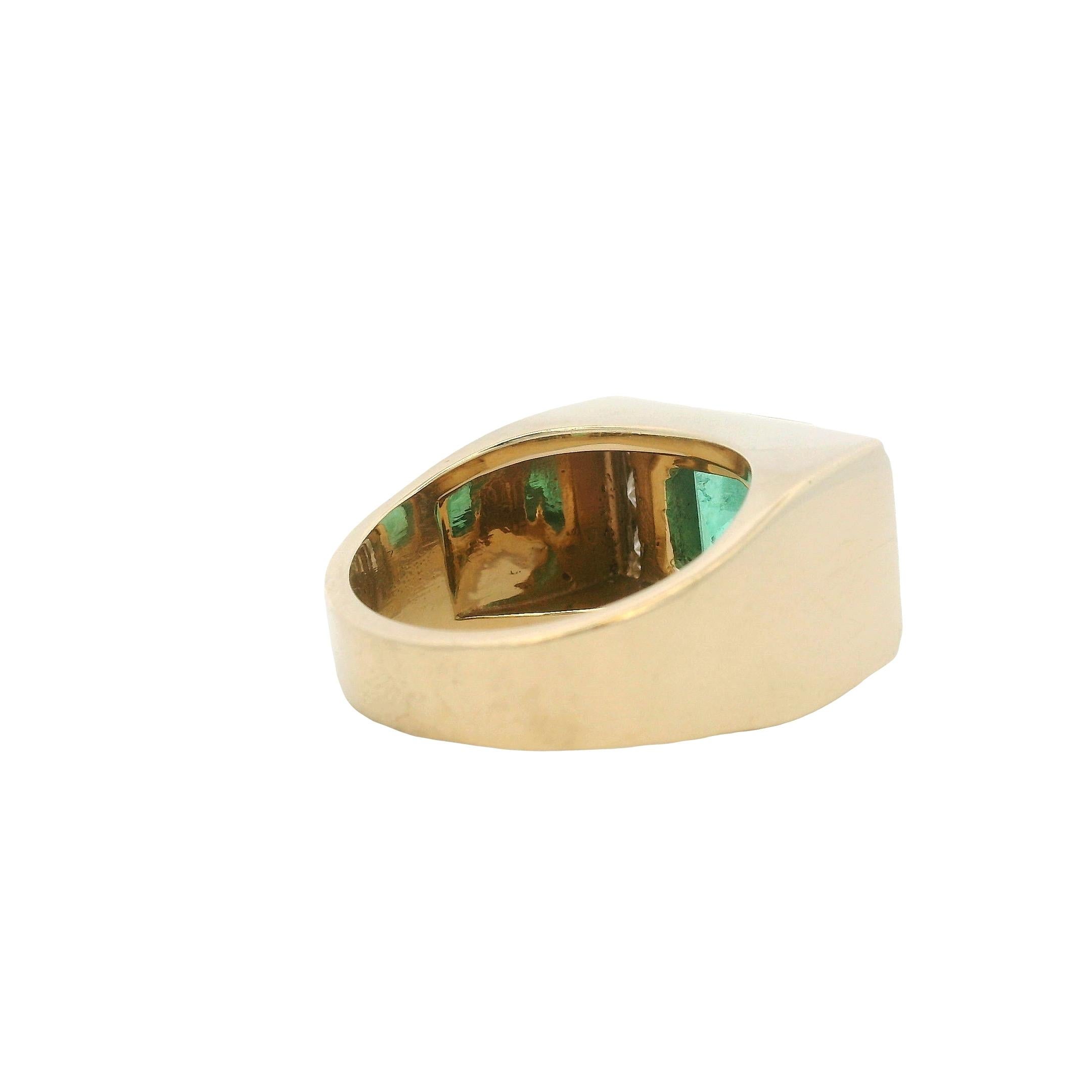 Anello da uomo vintage in oro giallo 14k con smeraldo e diamanti taglio quadrato in vendita 5