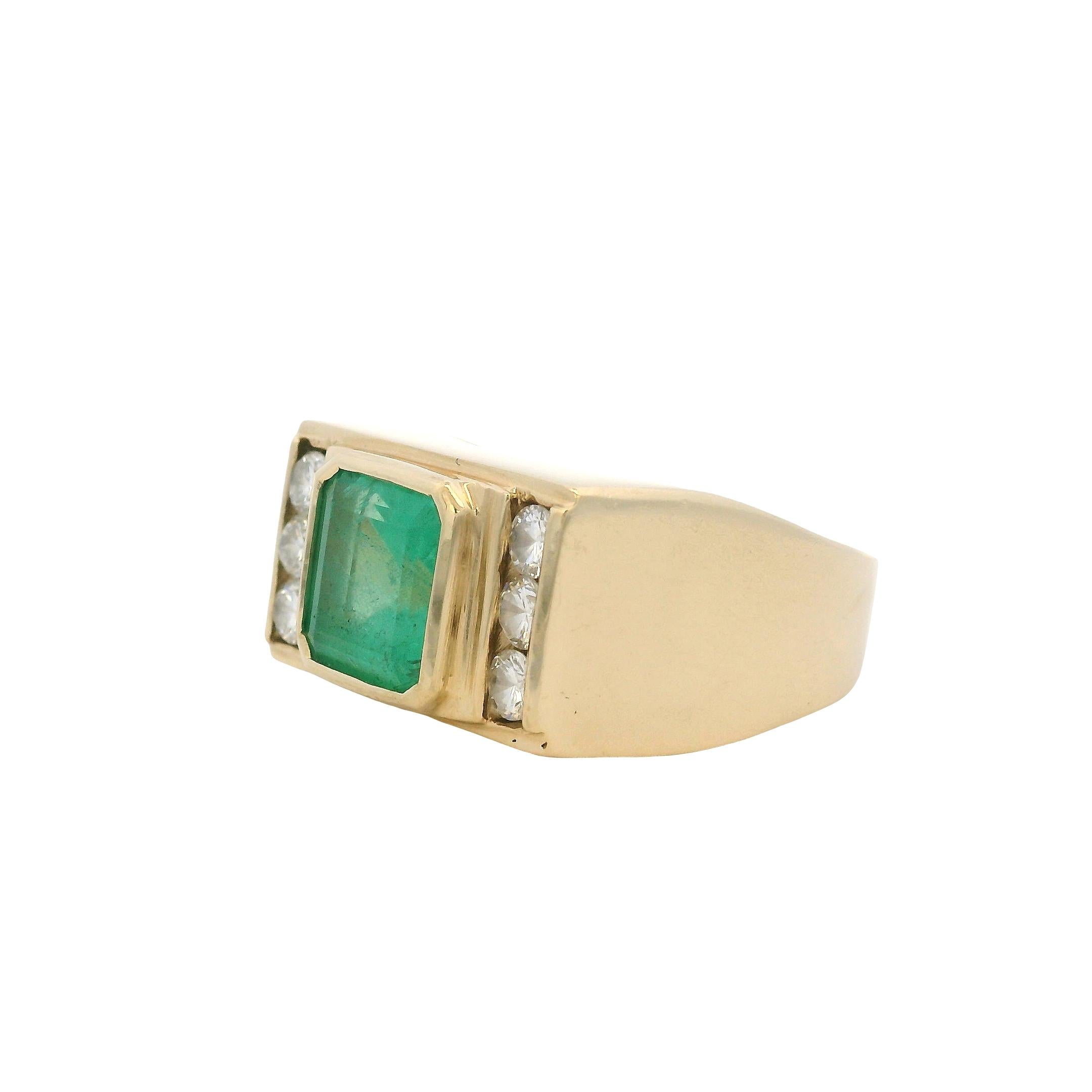 Anello da uomo vintage in oro giallo 14k con smeraldo e diamanti taglio quadrato in vendita 8