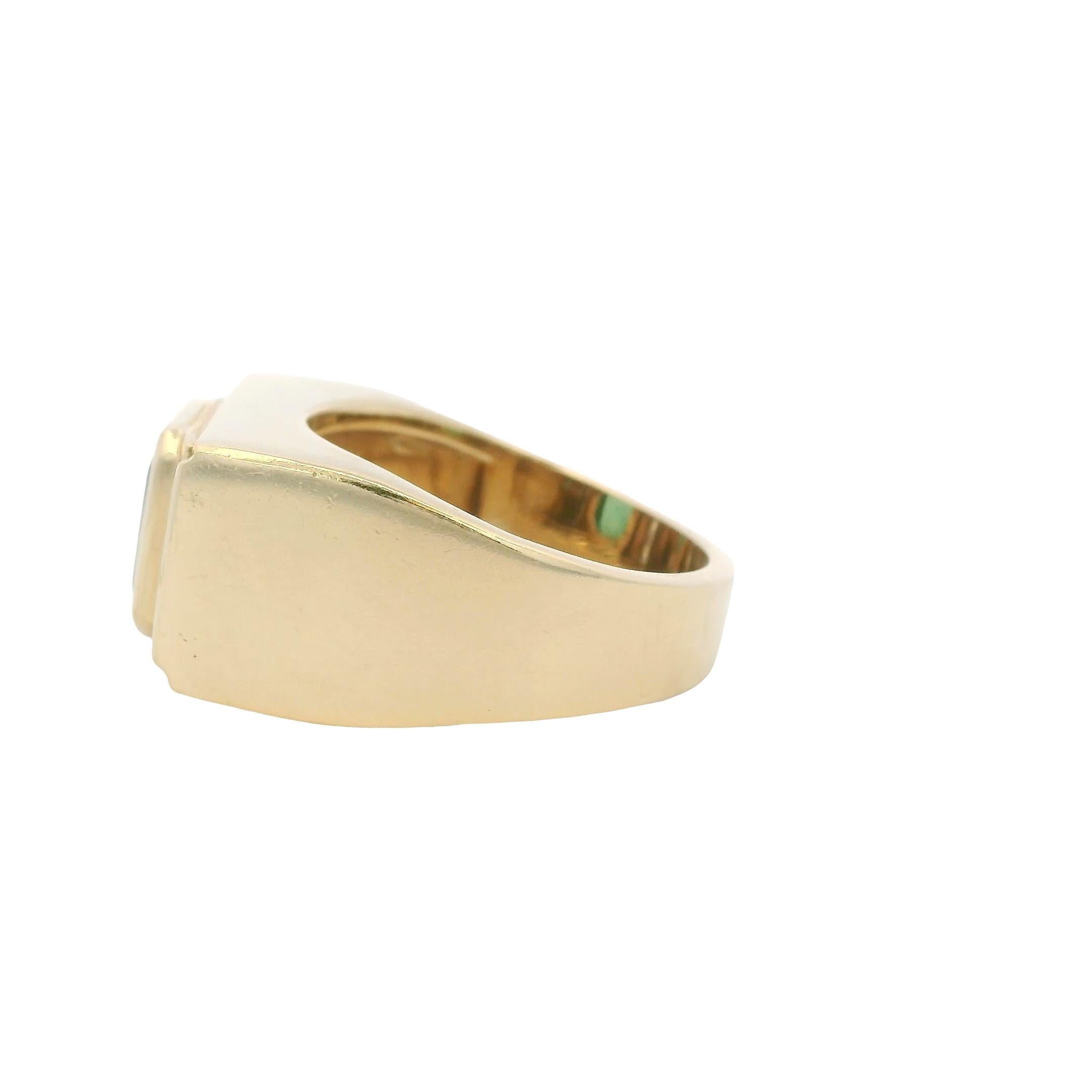 Anello da uomo vintage in oro giallo 14k con smeraldo e diamanti taglio quadrato in vendita 1