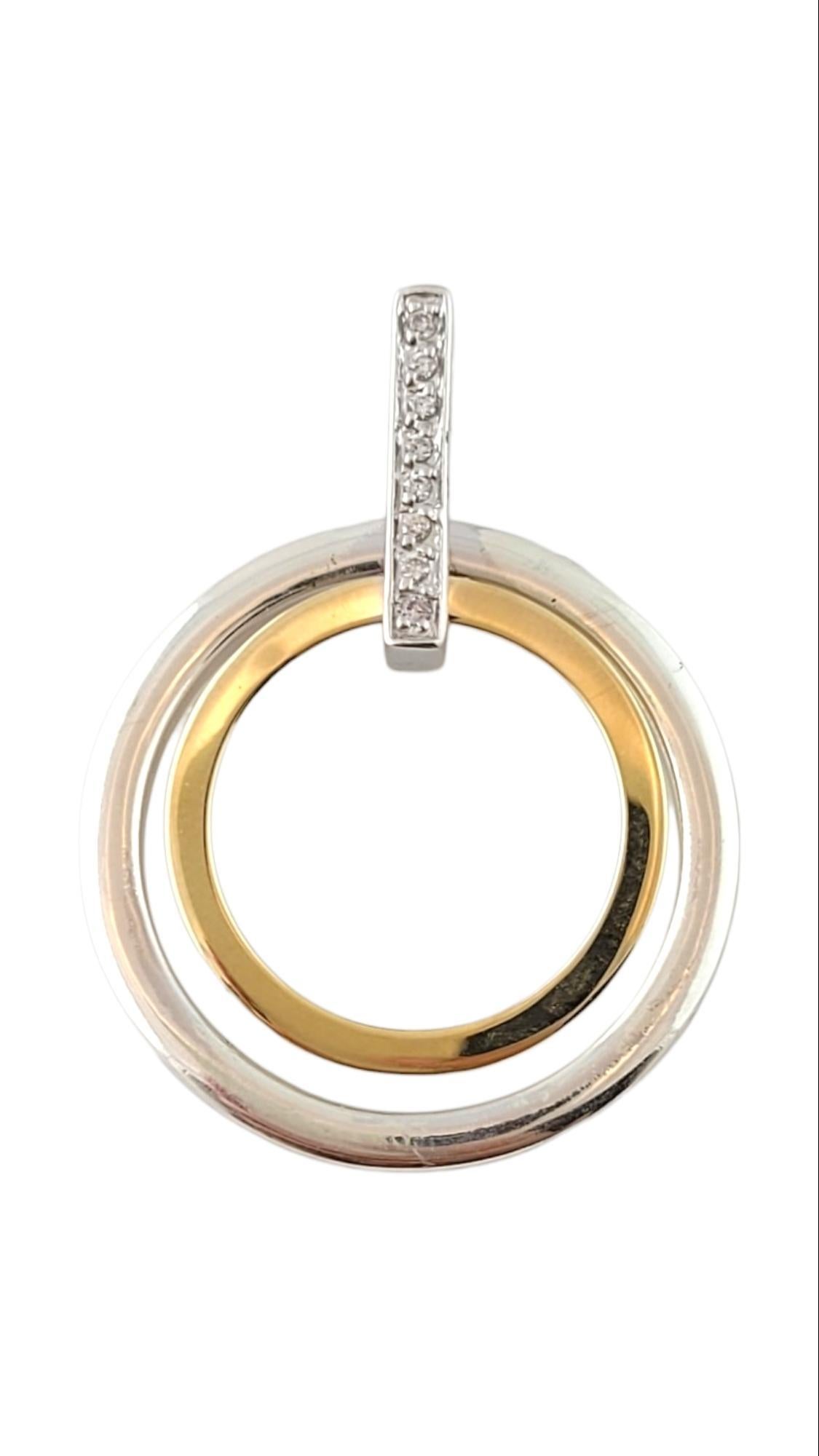 Vintage 14K Yellow Gold & Sterling Silver Diamond Pendant

This gorgeous pendant is crafted from 14K yellow gold as well as 925 sterling silver and features 8 sparkling round brilliant cut diamonds!

Approximate total diamond weight: .08