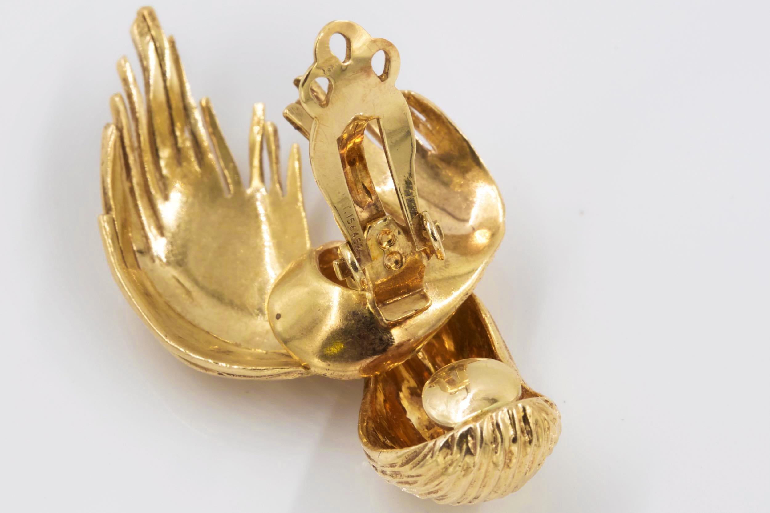 Mid-Century Modern Vintage 14-Karat Yellow Gold Swirled Frond Pair of Clip-On Earrings