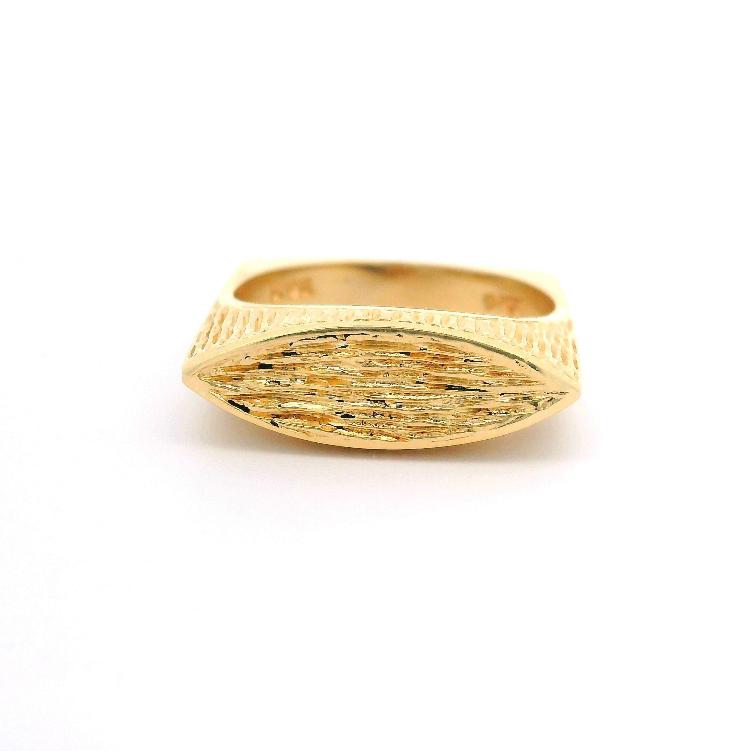 Vintage 14k Yellow Gold Textured Marquise Squared Shank Band Ring For Sale 1