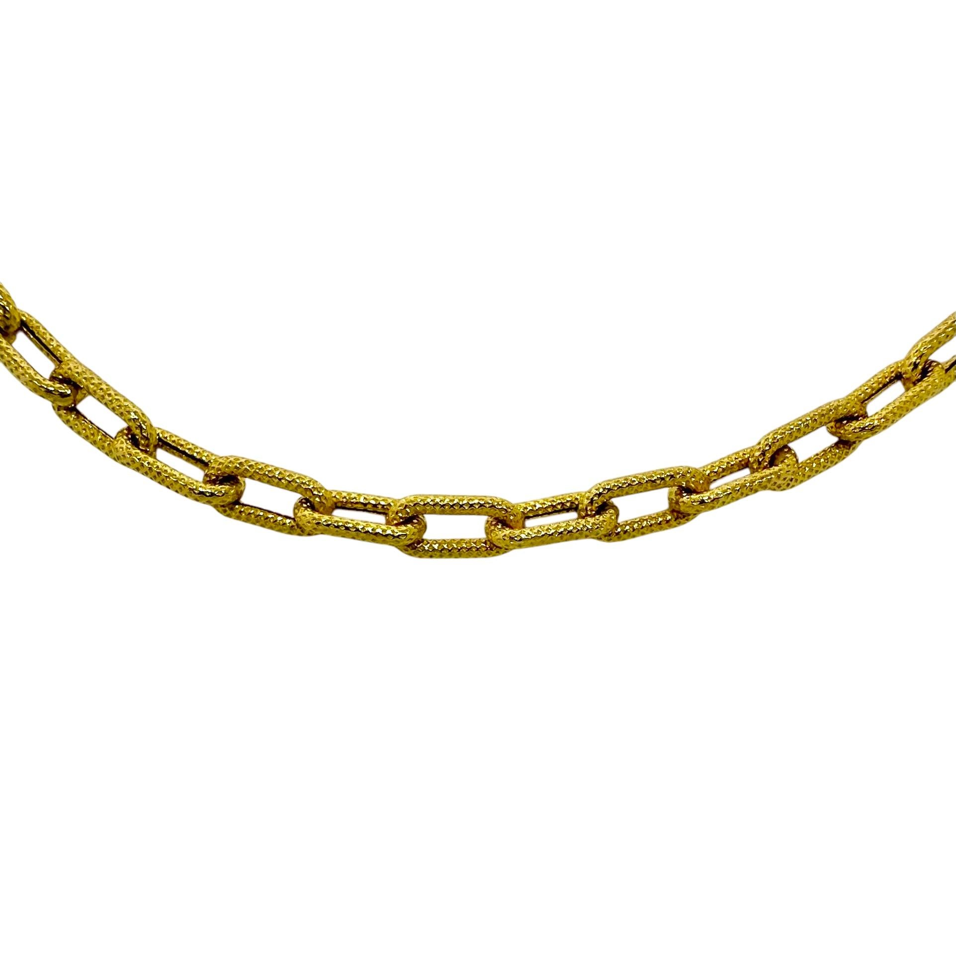 Este collar de eslabones punteados amarillo de 14 quilates, fácil de llevar, es un collar informal independiente que también se puede usar como soporte de un colgante. La anchura es un poco inferior a 3/16 de pulgada, por lo que se adapta