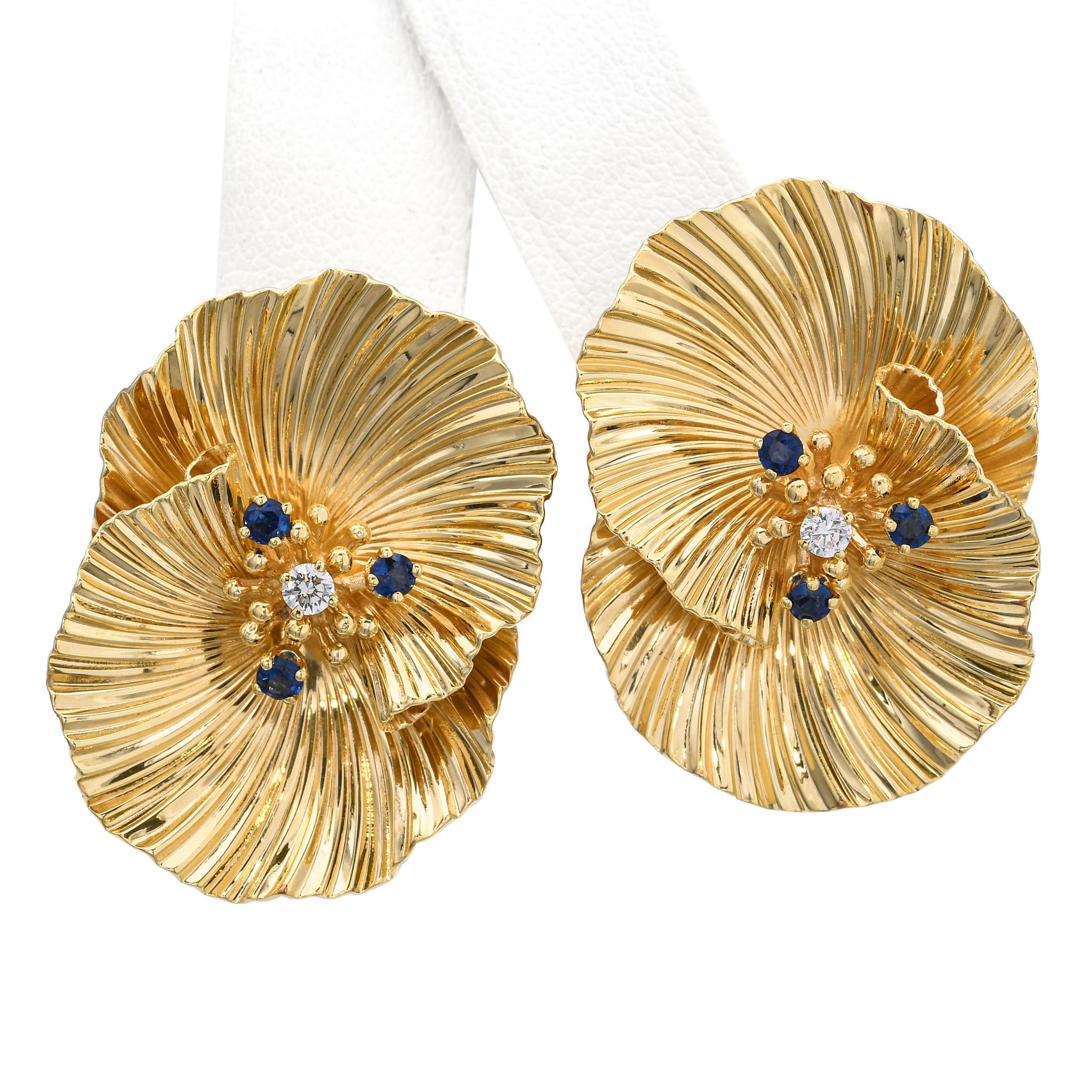 Tiffany & Co. Vintage 14k Gelbgold Tiffany & Co. Blumenohrringe mit Diamanten und Saphiren im Angebot 1