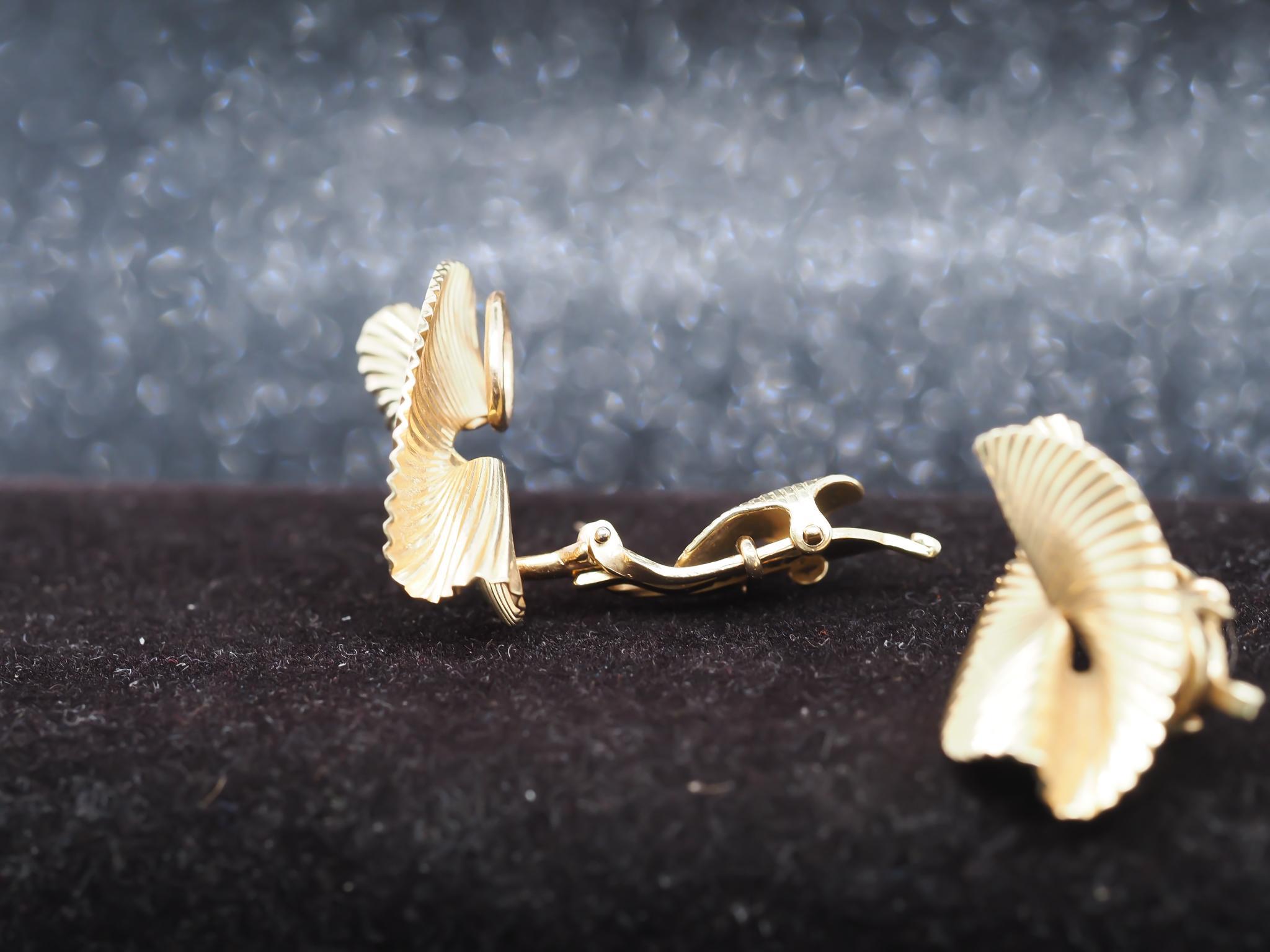 Vintage 14K Yellow Gold Tiffany & Co Earrings from the 1950s In Good Condition For Sale In Hicksville, NY