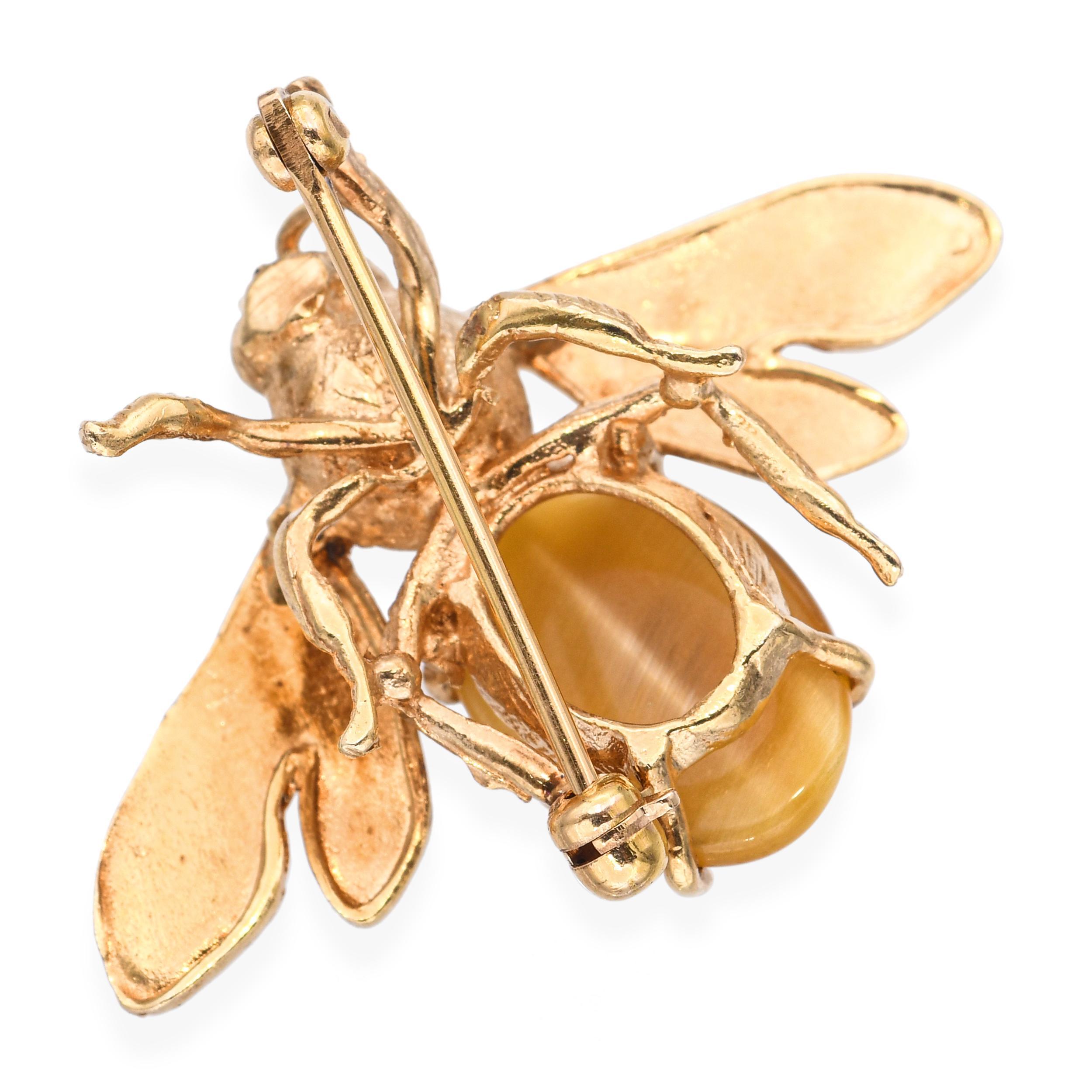 Vintage 14k Yellow Gold Tigers Eye Bumblebee Brooch In Good Condition For Sale In New York, NY