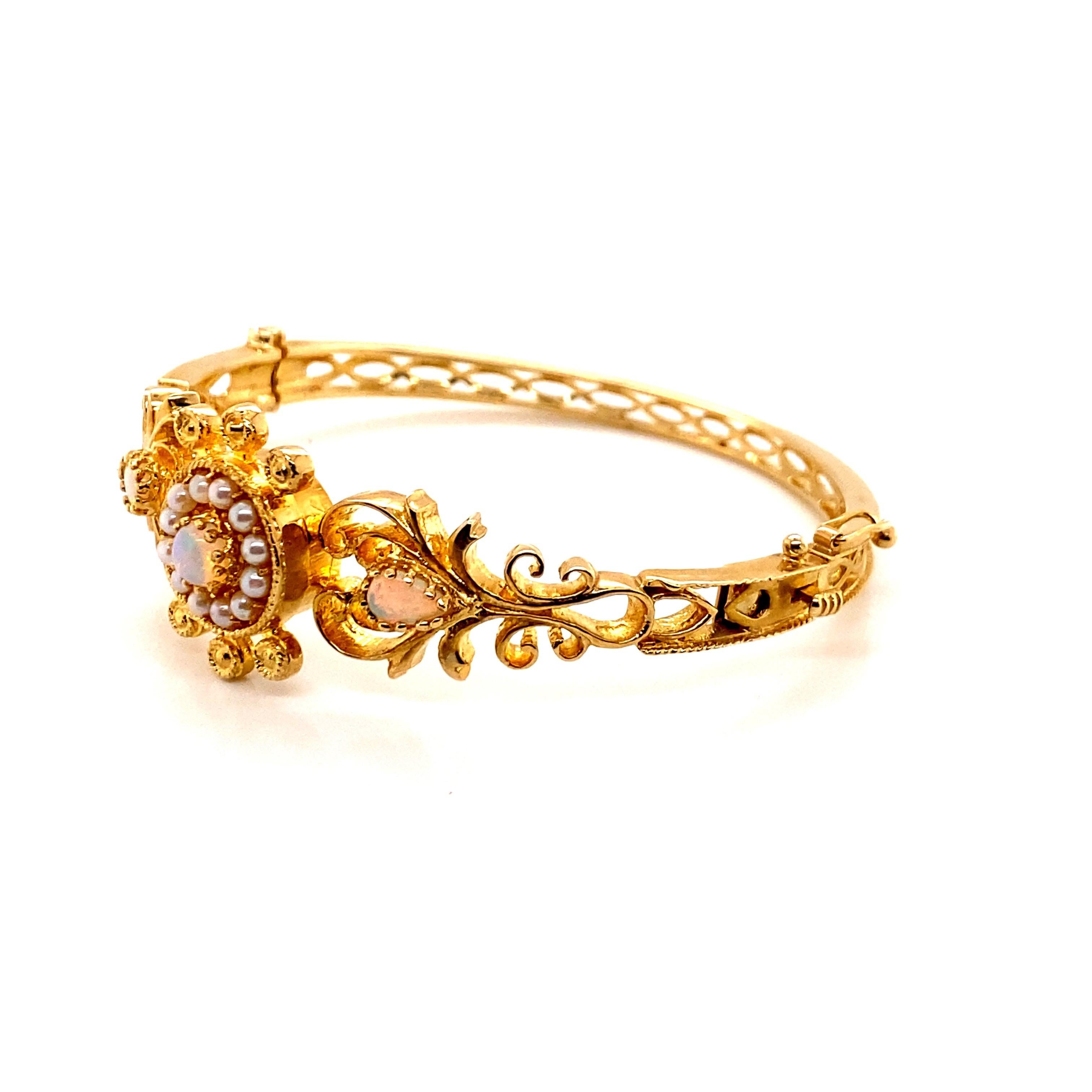 Viktorianischer Opal- und Perlenarmreif aus 14 Karat Gelbgold mit Reproduktion im Angebot 1