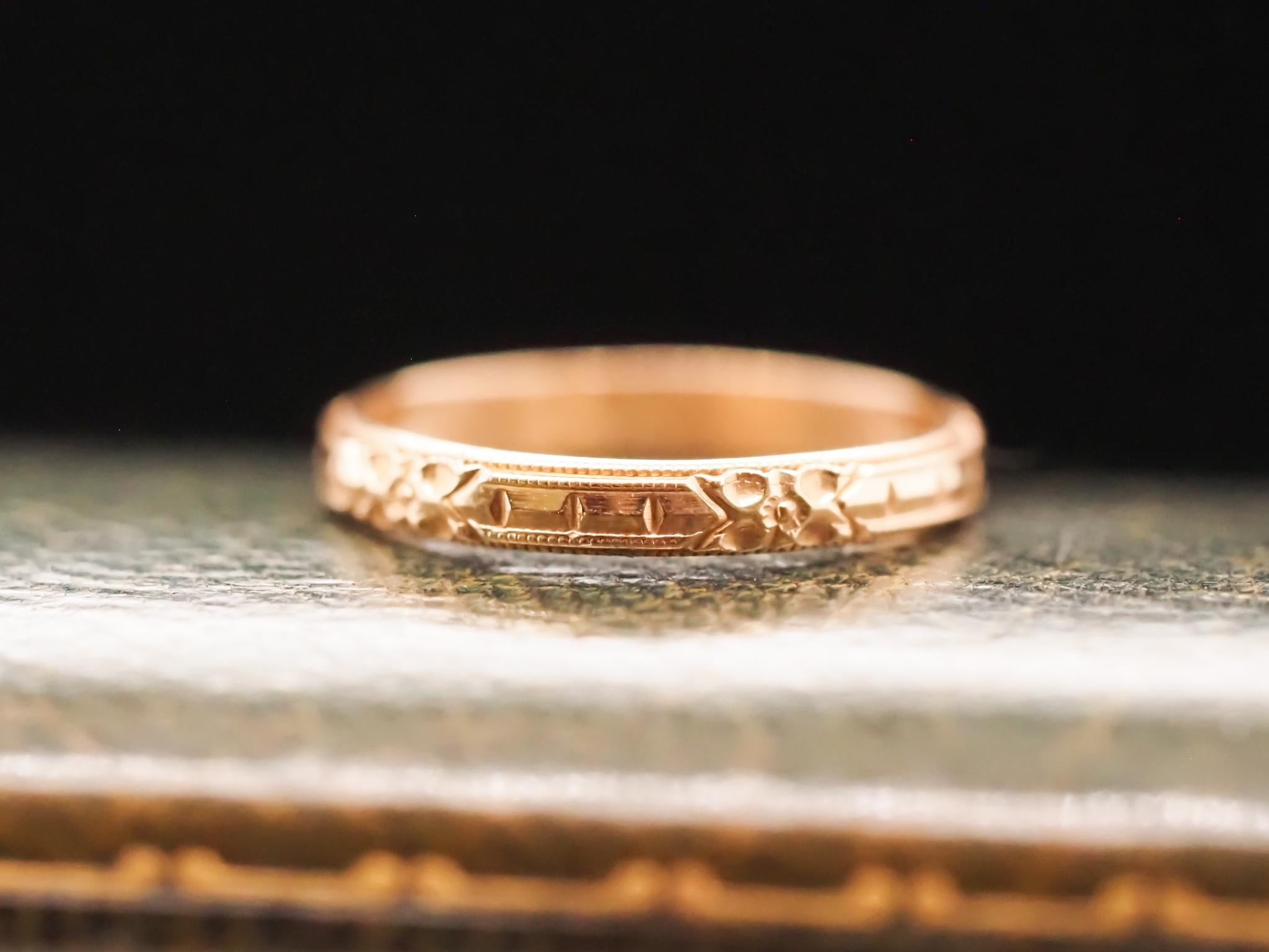 Art Deco Vintage 14K Yellow Gold Wedding Band For Sale