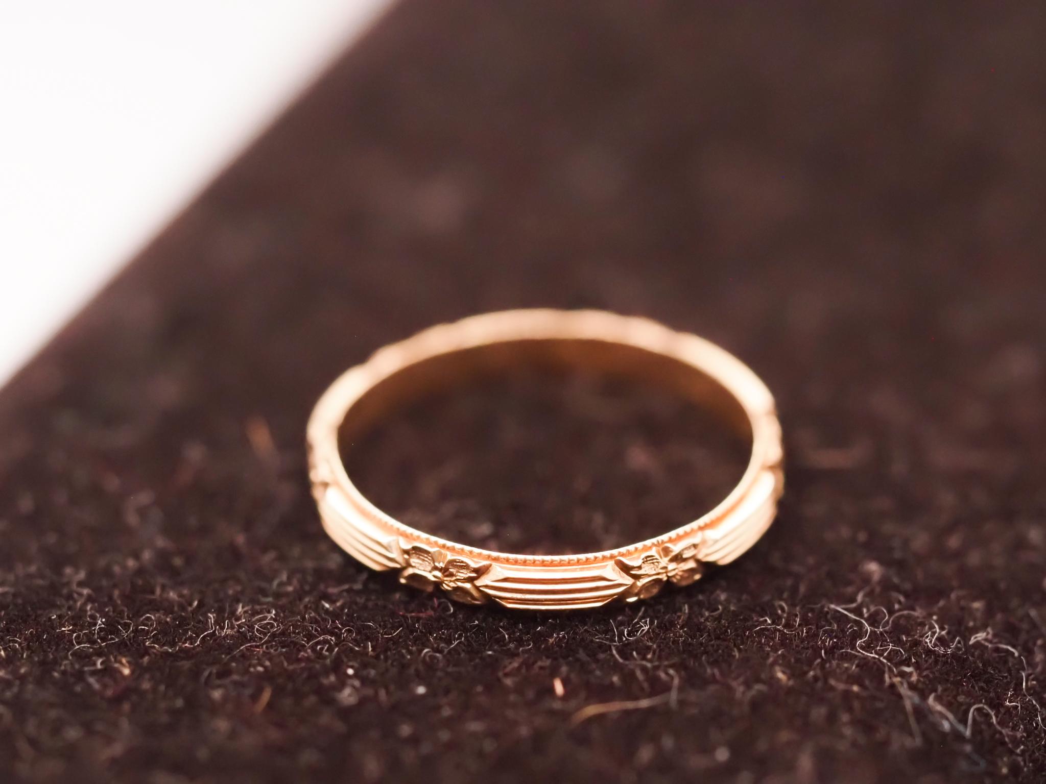 Art Deco Vintage 14K Yellow Gold Wedding Band Size 5 For Sale