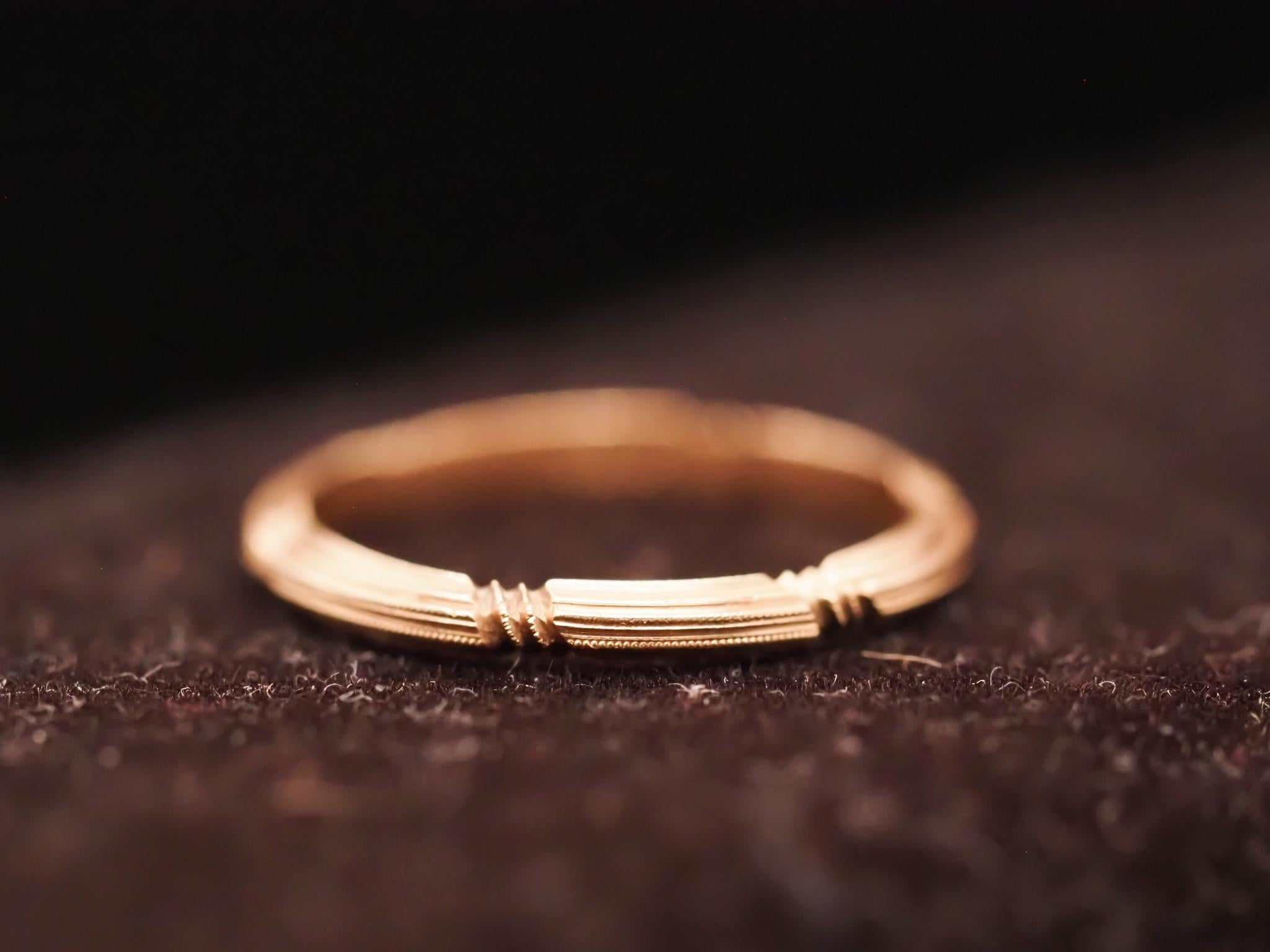 Vintage 14K Yellow Gold Wedding Band Size 5.75 In Good Condition For Sale In Atlanta, GA