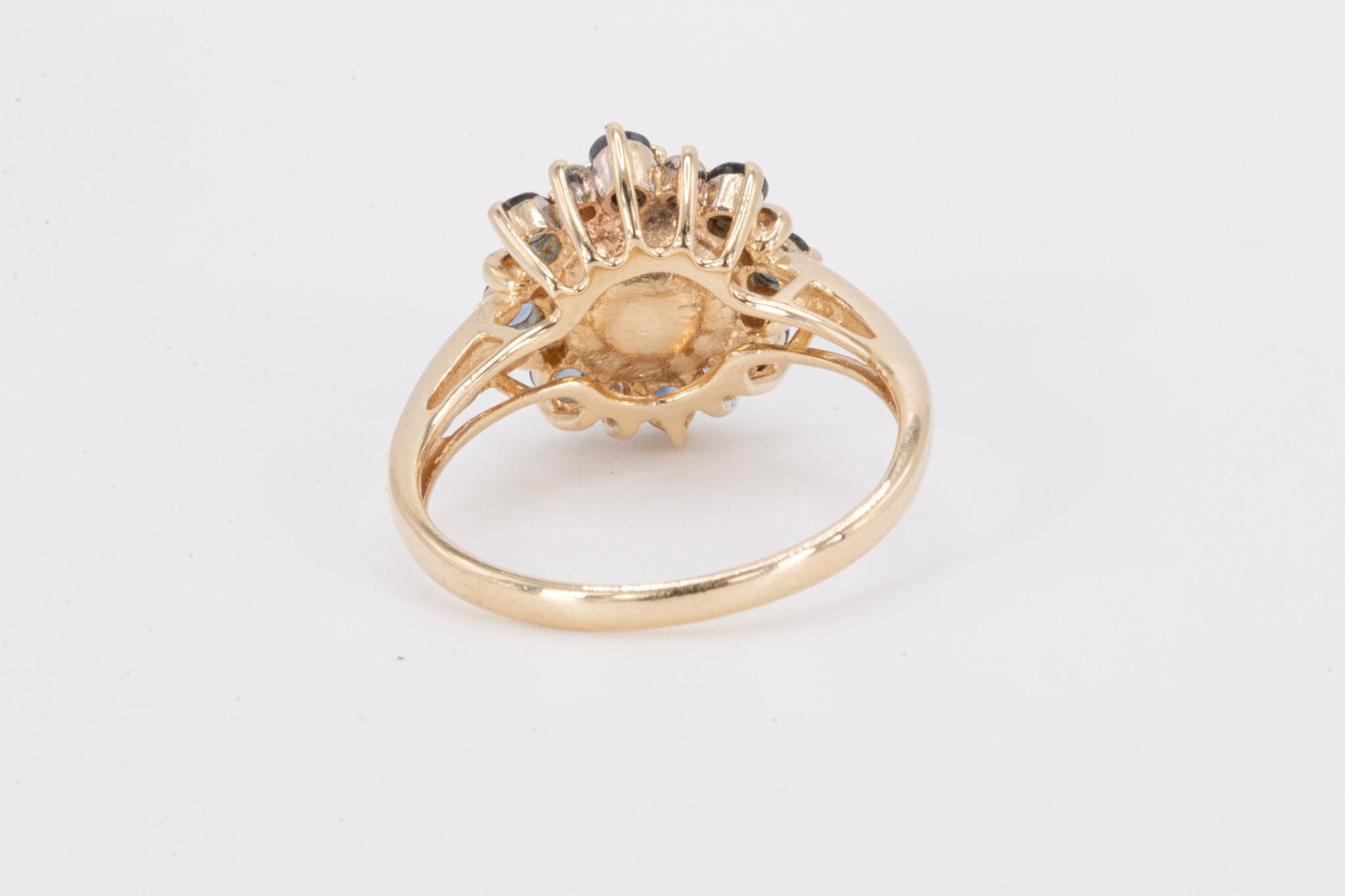 Vintage 14k Gelbgold Weiß Perle, Saphir und Diamant Ring (Rundschliff) im Angebot
