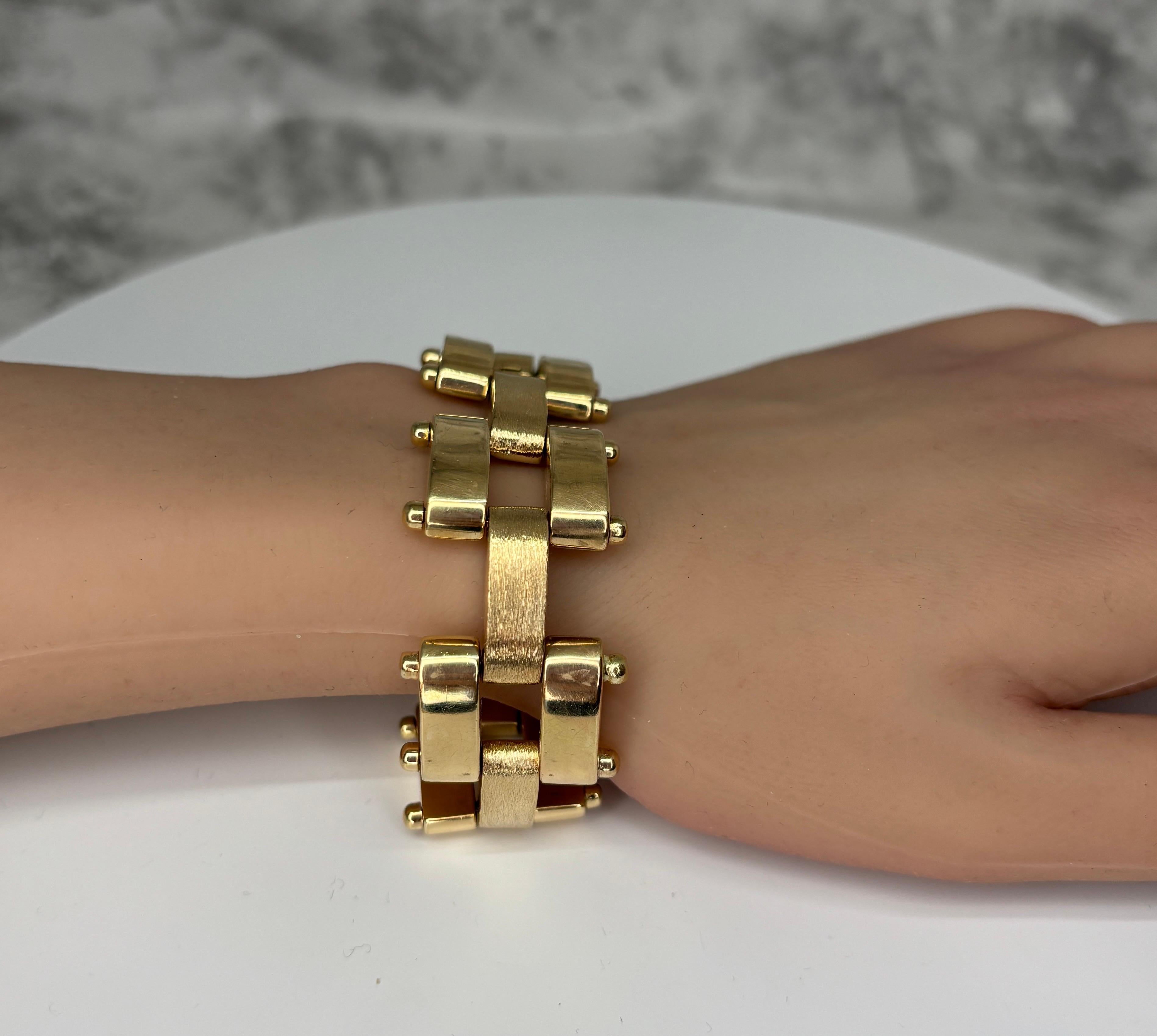 Vintage 14k Yellow Gold Wide Brushed & Polished Sleek Panther Link Bracelet For Sale 8