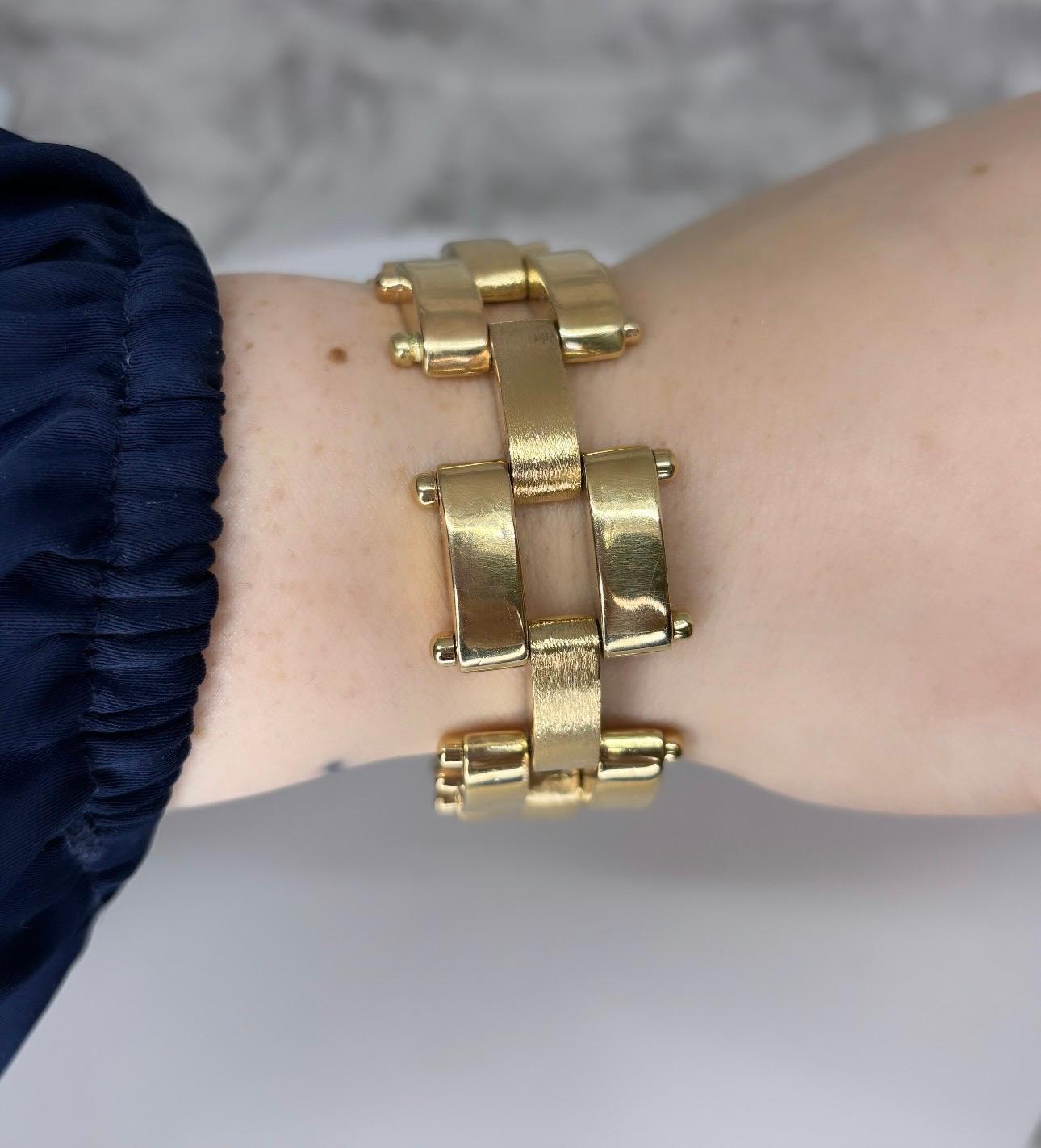 Vintage 14k Yellow Gold Wide Brushed & Polished Sleek Panther Link Bracelet For Sale 10