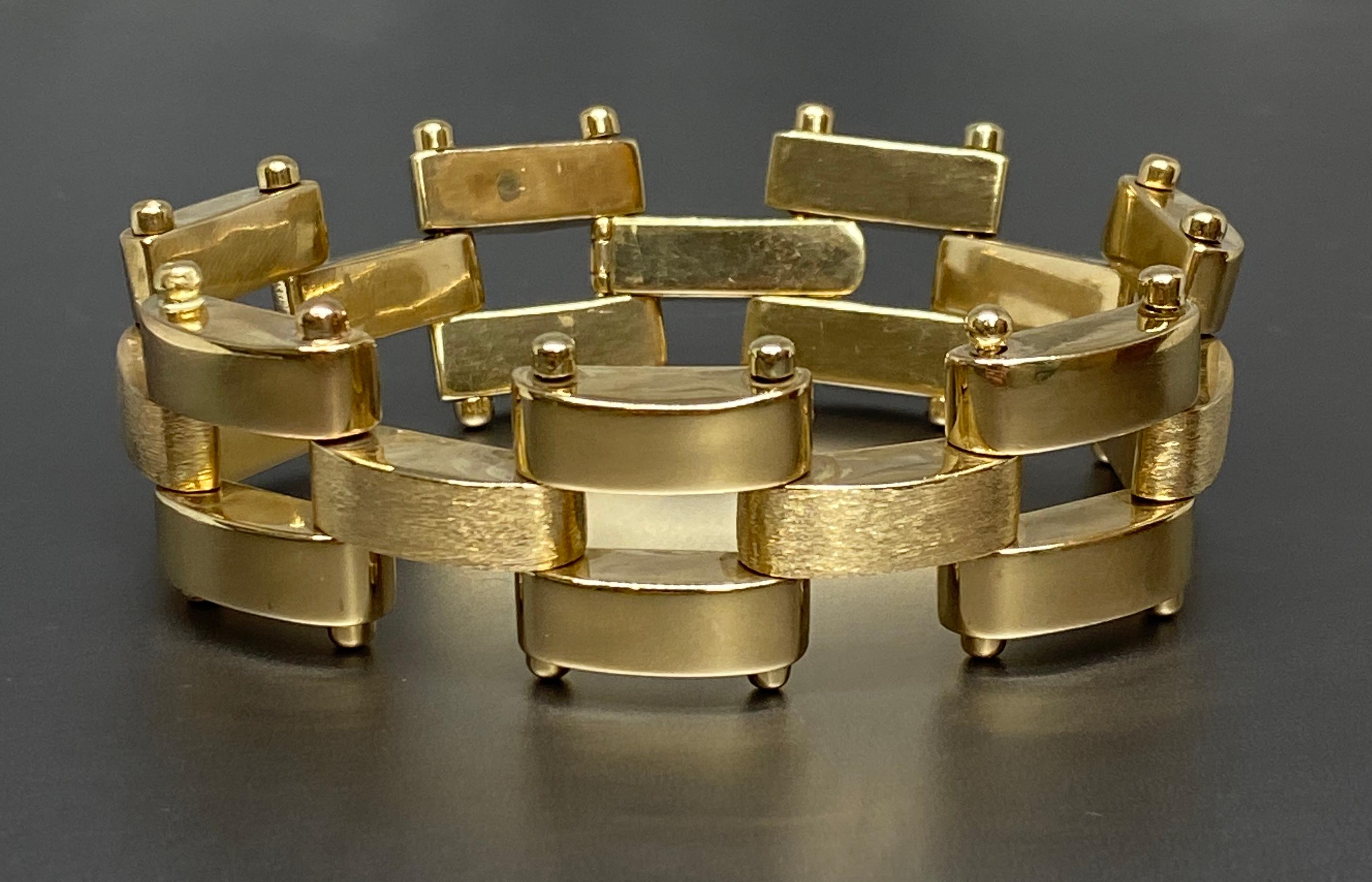 Vintage 14k Yellow Gold Wide Brushed & Polished Sleek Panther Link Bracelet For Sale 11