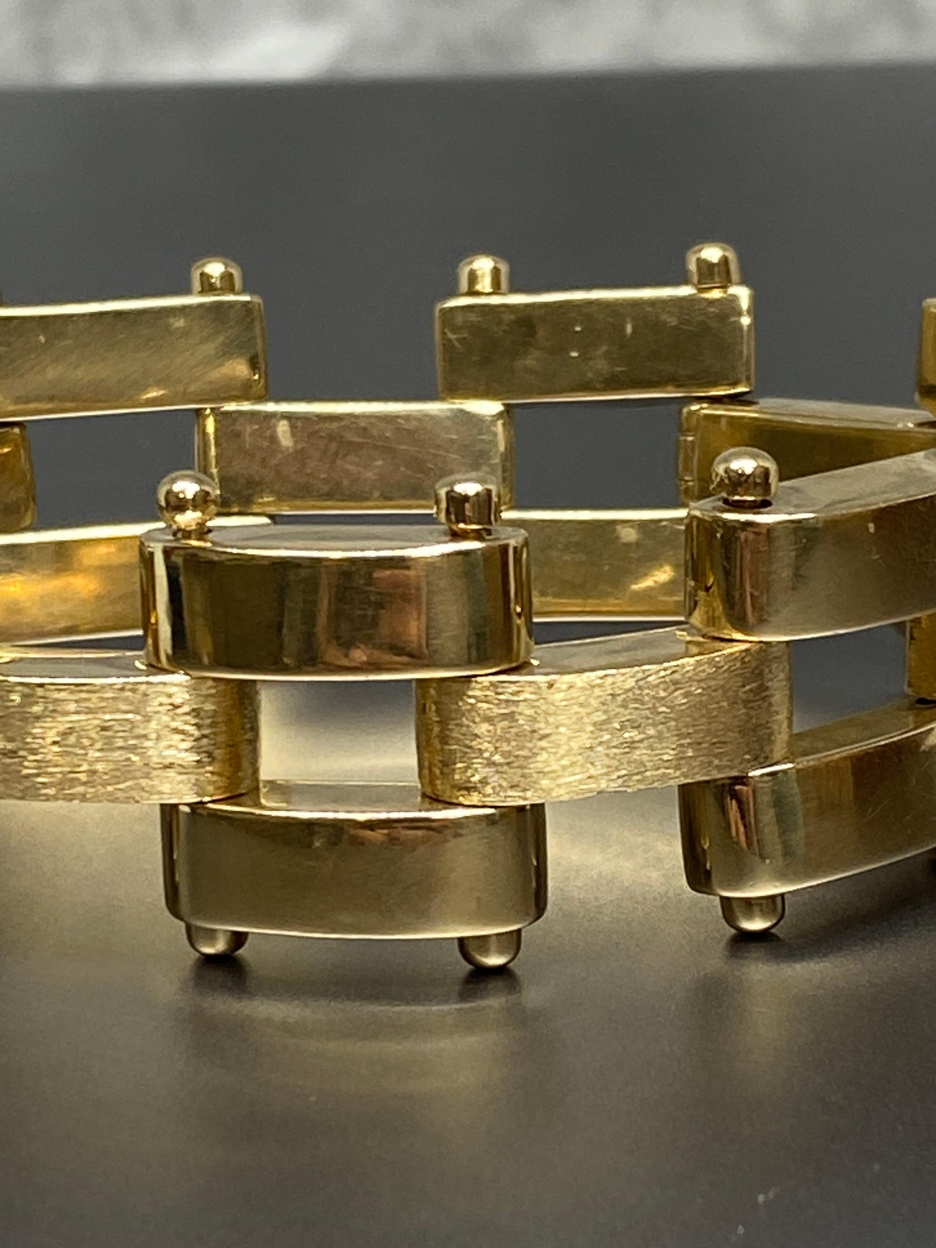 Vintage 14k Yellow Gold Wide Brushed & Polished Sleek Panther Link Bracelet For Sale 12