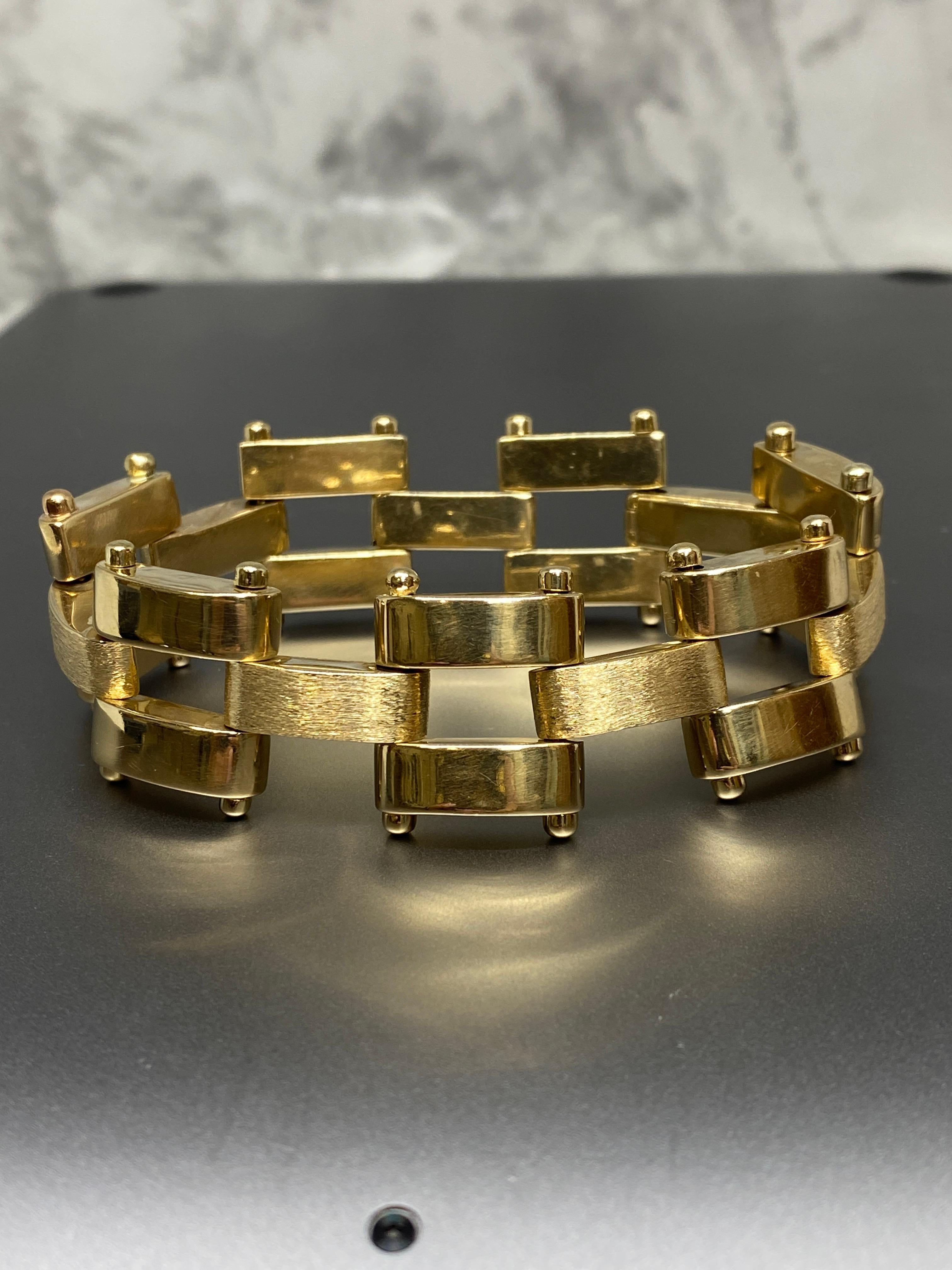 Vintage 14k Yellow Gold Wide Brushed & Polished Sleek Panther Link Bracelet For Sale 13
