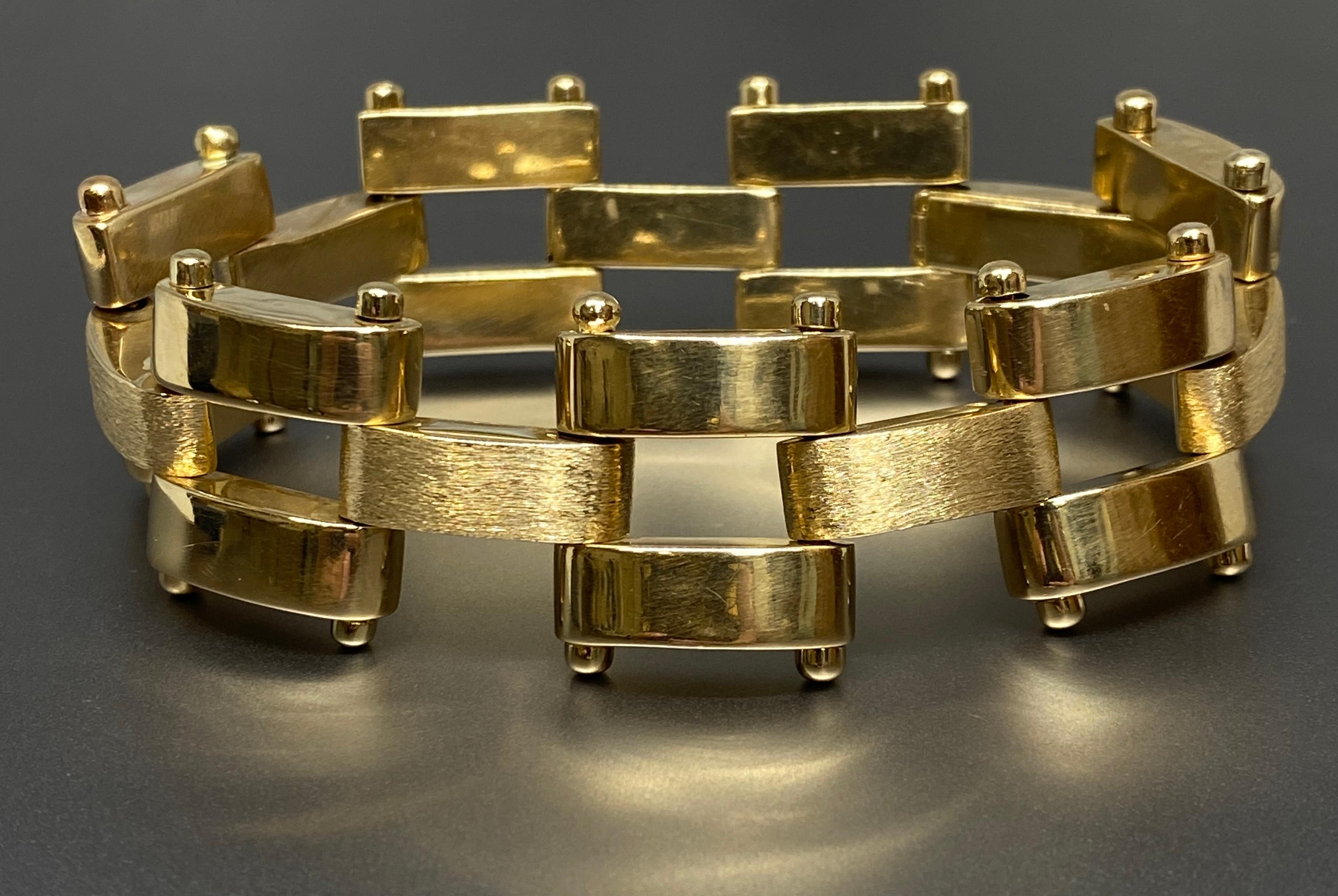 Vintage 14k Yellow Gold Wide Brushed & Polished Sleek Panther Link Bracelet For Sale 14