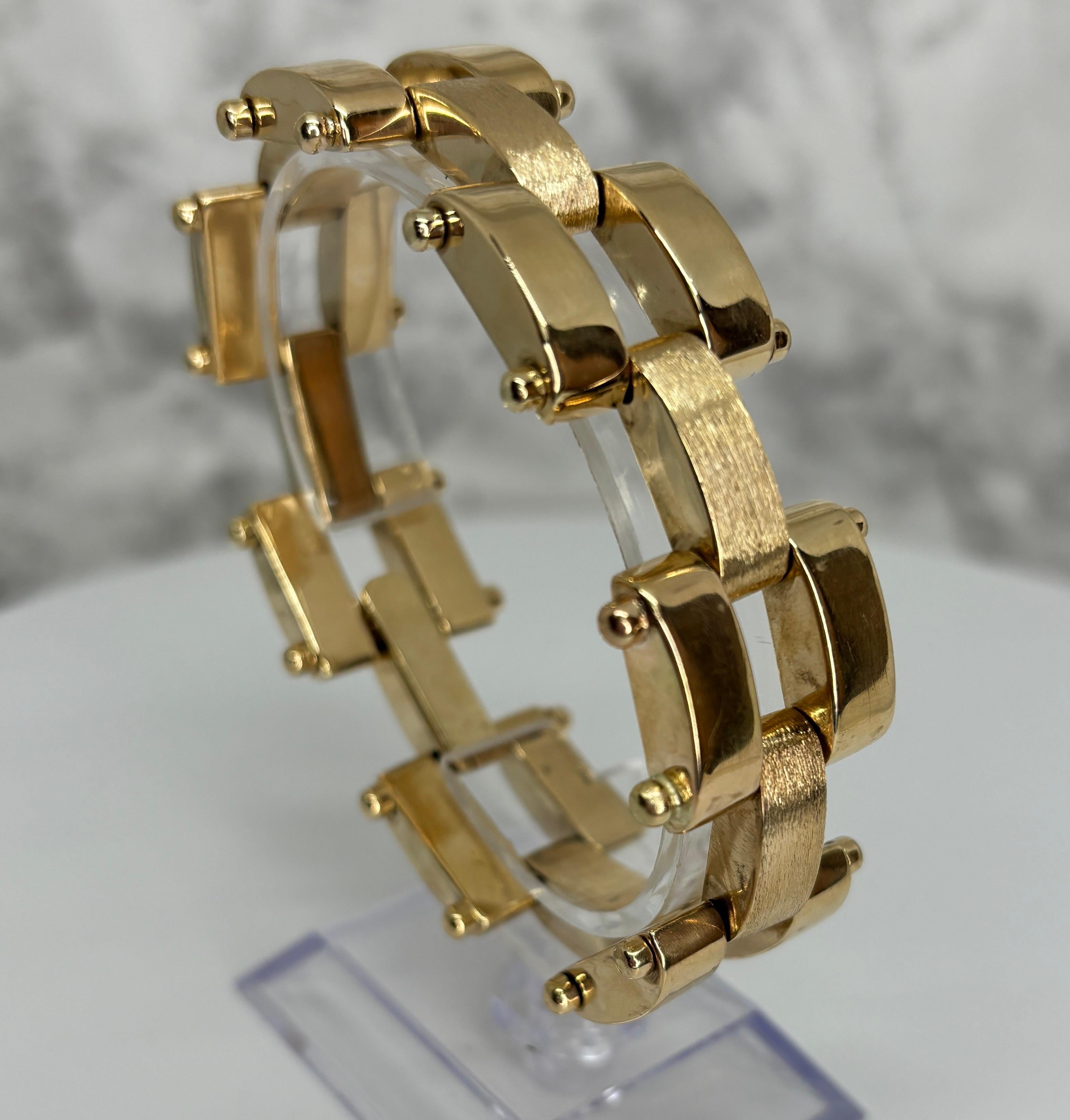 Contemporary Vintage 14k Yellow Gold Wide Brushed & Polished Sleek Panther Link Bracelet For Sale
