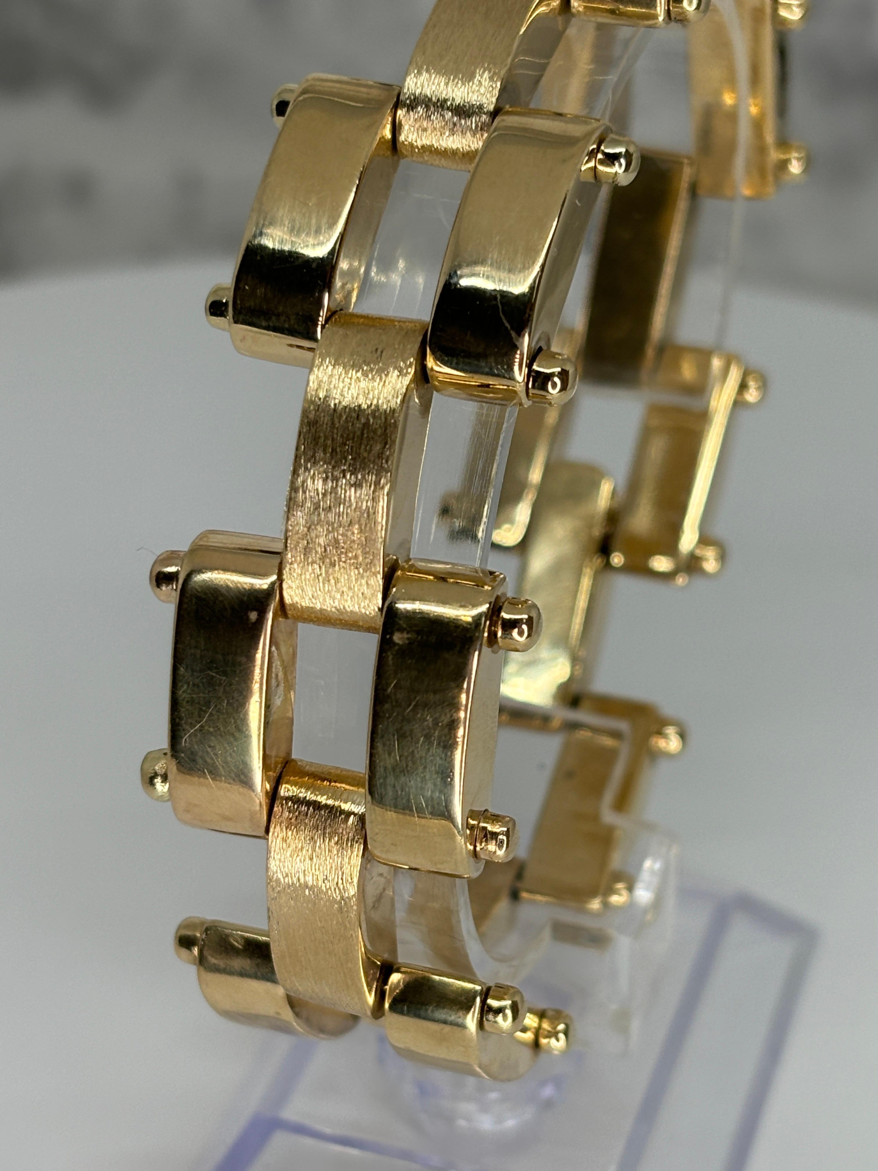 Vintage 14k Yellow Gold Wide Brushed & Polished Sleek Panther Link Bracelet In Good Condition For Sale In Bernardsville, NJ