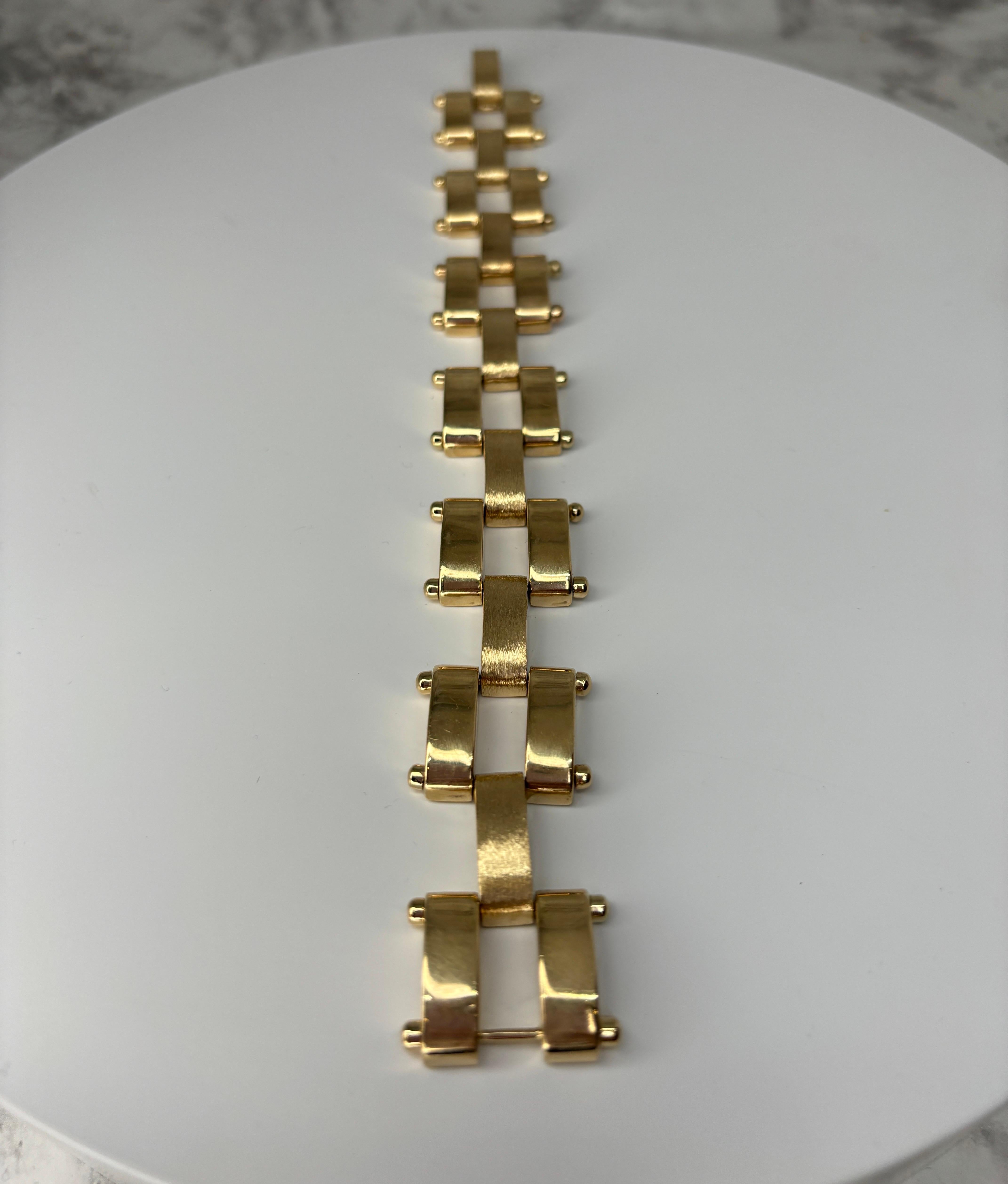 Vintage 14k Yellow Gold Wide Brushed & Polished Sleek Panther Link Bracelet For Sale 3