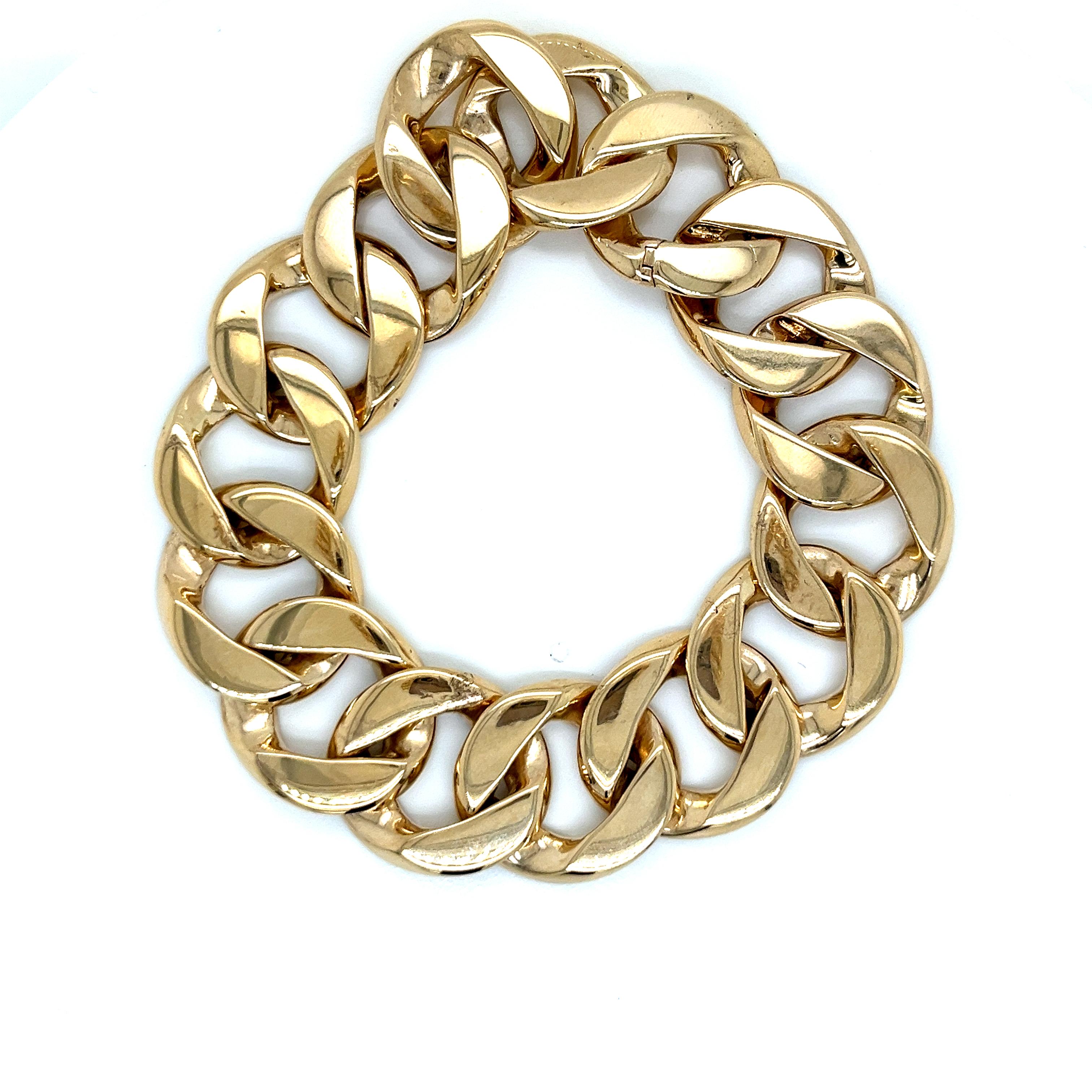 Pulsera cable ancha vintage de oro amarillo de 14k de los años 80
Esta pieza sustancial presenta:

- Construcción sólida de oro amarillo de 14 quilates
- Peso: 81,49 g
- Longitud: 8 3/8 pulgadas
- Anchura: 19,5 mm
- Diseño de enlace de cable