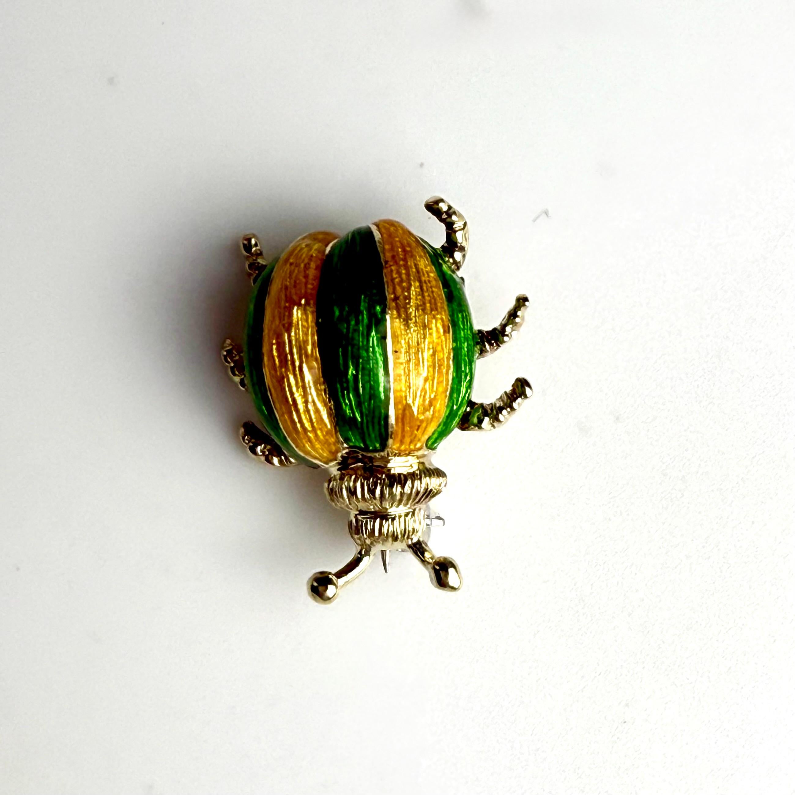 Women's or Men's Vintage 14K Yellow Gold Yellow & Green Enamel Beetle Brooch For Sale