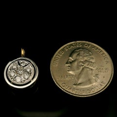 Pendentif breloque vintage en or jaune et blanc 14 carats avec diamants ronds pavés de 0,28 carat