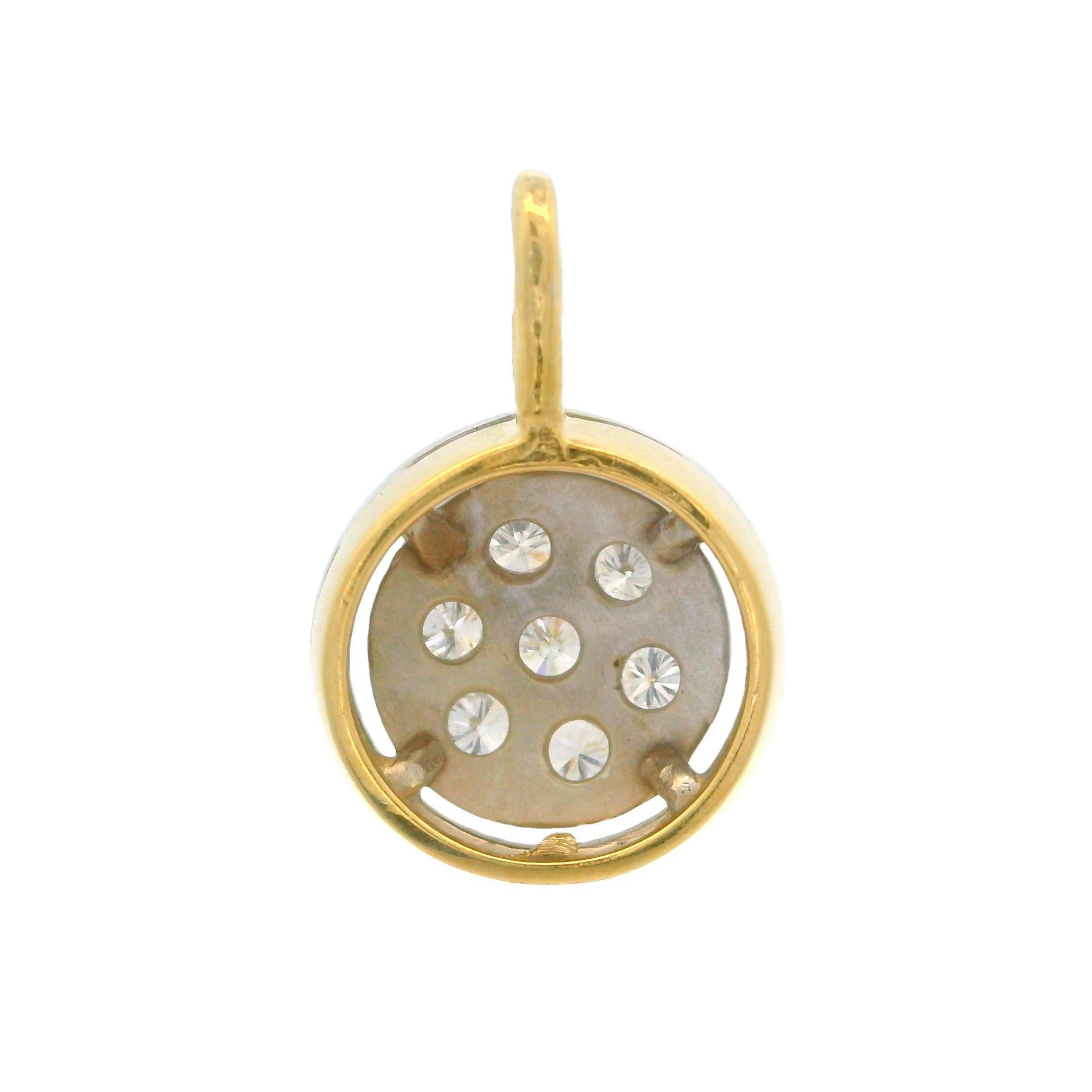 Pendentif breloque vintage en or jaune et blanc 14 carats avec diamants ronds pavés de 0,28 carat Pour femmes en vente
