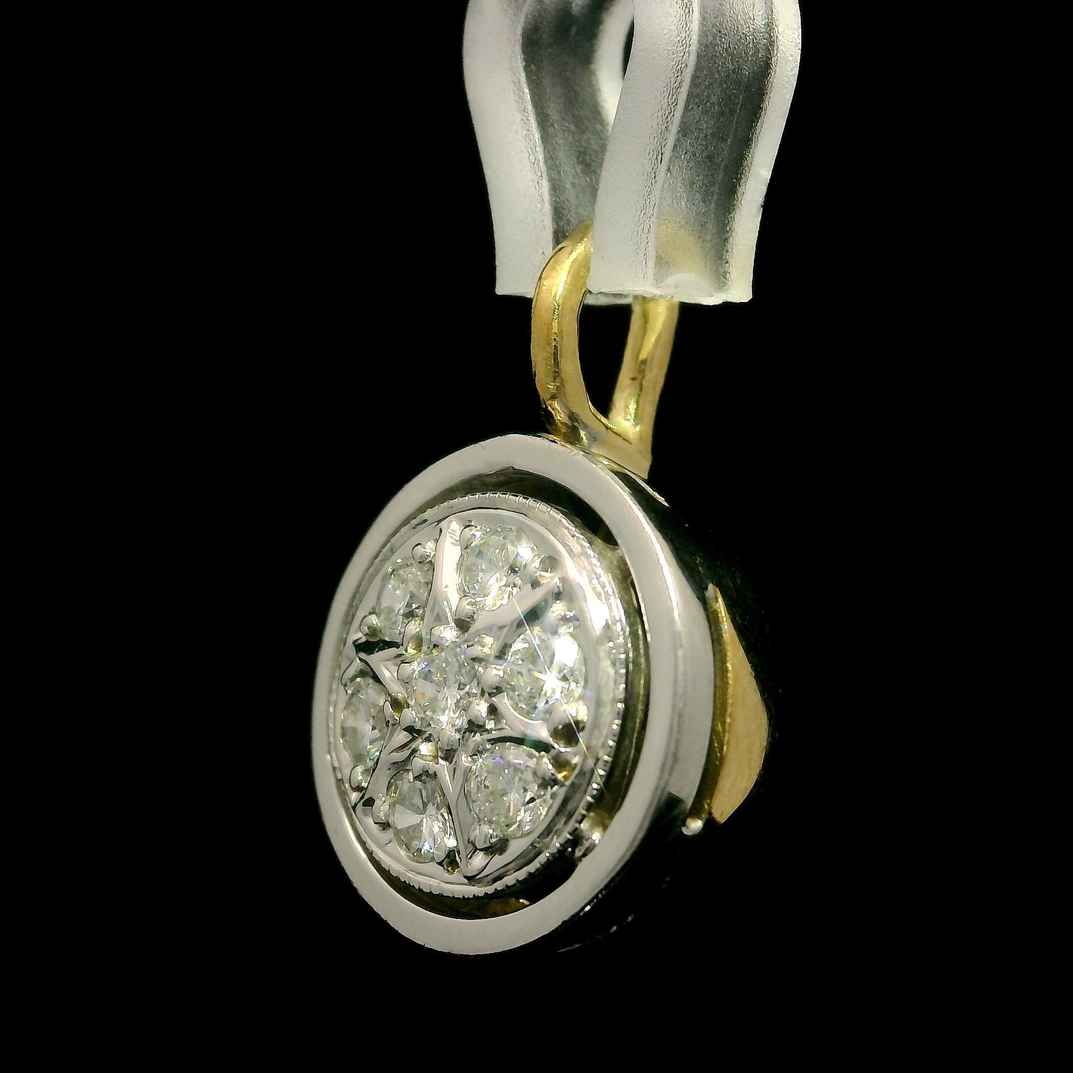 Pendentif breloque vintage en or jaune et blanc 14 carats avec diamants ronds pavés de 0,28 carat en vente 3