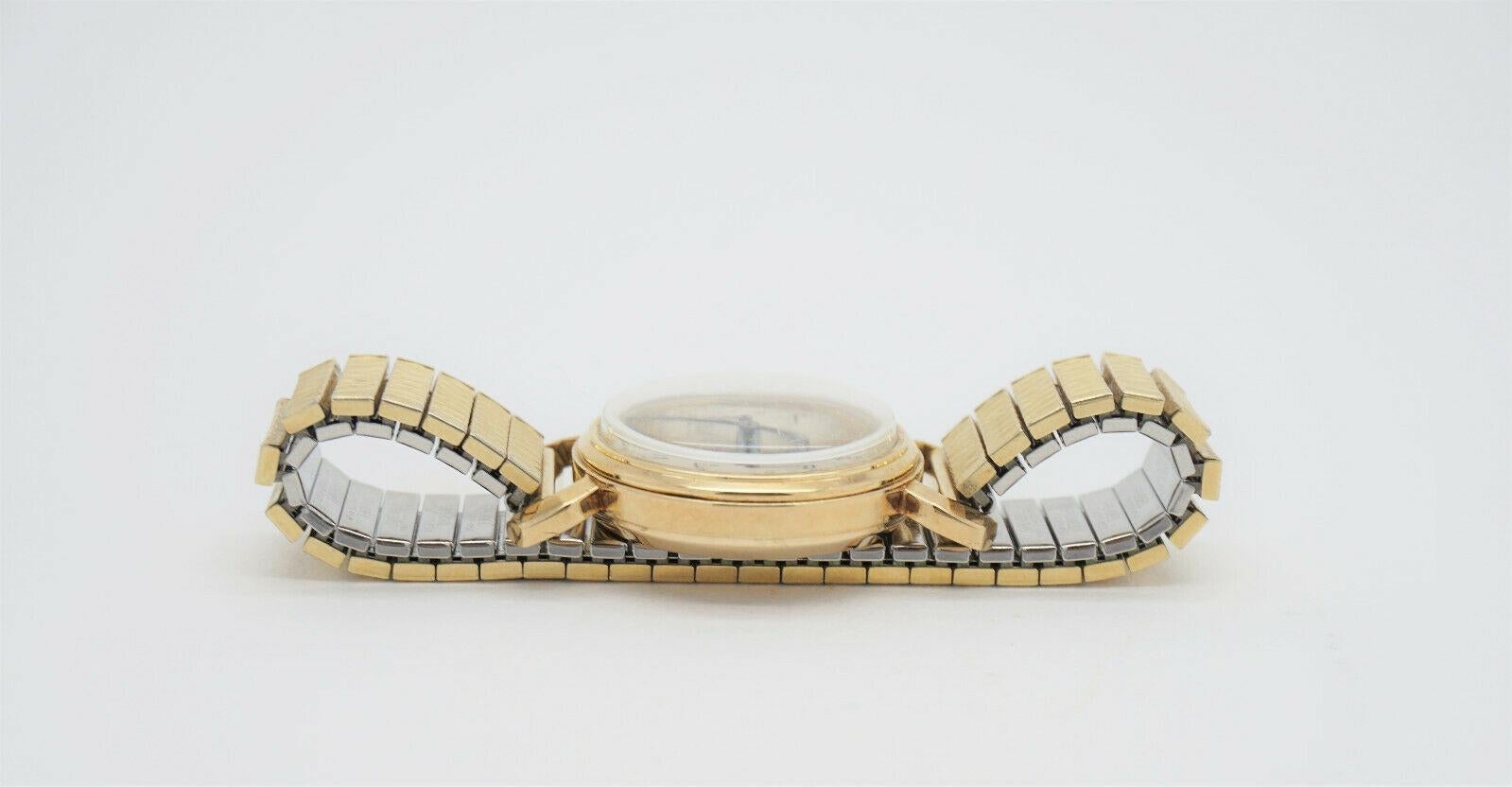 Reloj cronógrafo automático vintage LeCoultre de oro amarillo y blanco de 14 quilates 30 mm en venta 1