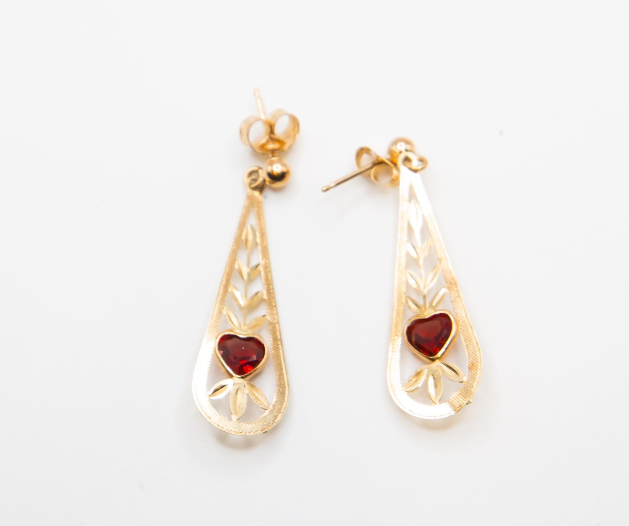 Vintage 14KGold Tropfen Ohrringe mit Granat Herz Steine. Romantisches Filigran-Design im Angebot 2