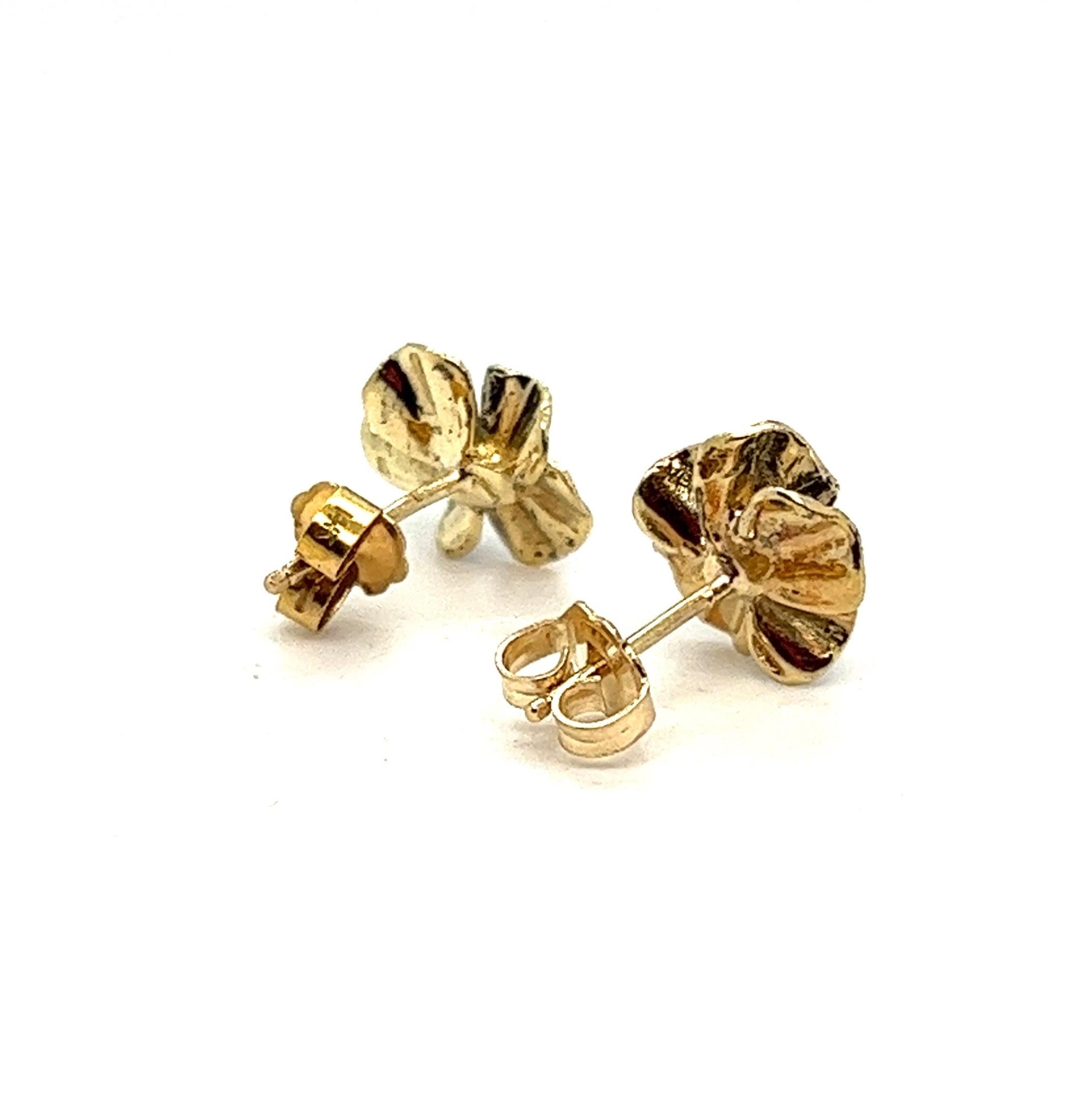Vintage 14kt Gold Diamant emailliert Blume Ohrstecker. (Brillantschliff)