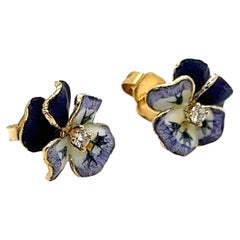 Vintage 14kt Gold Diamond Enameled Flower Stud Earring.