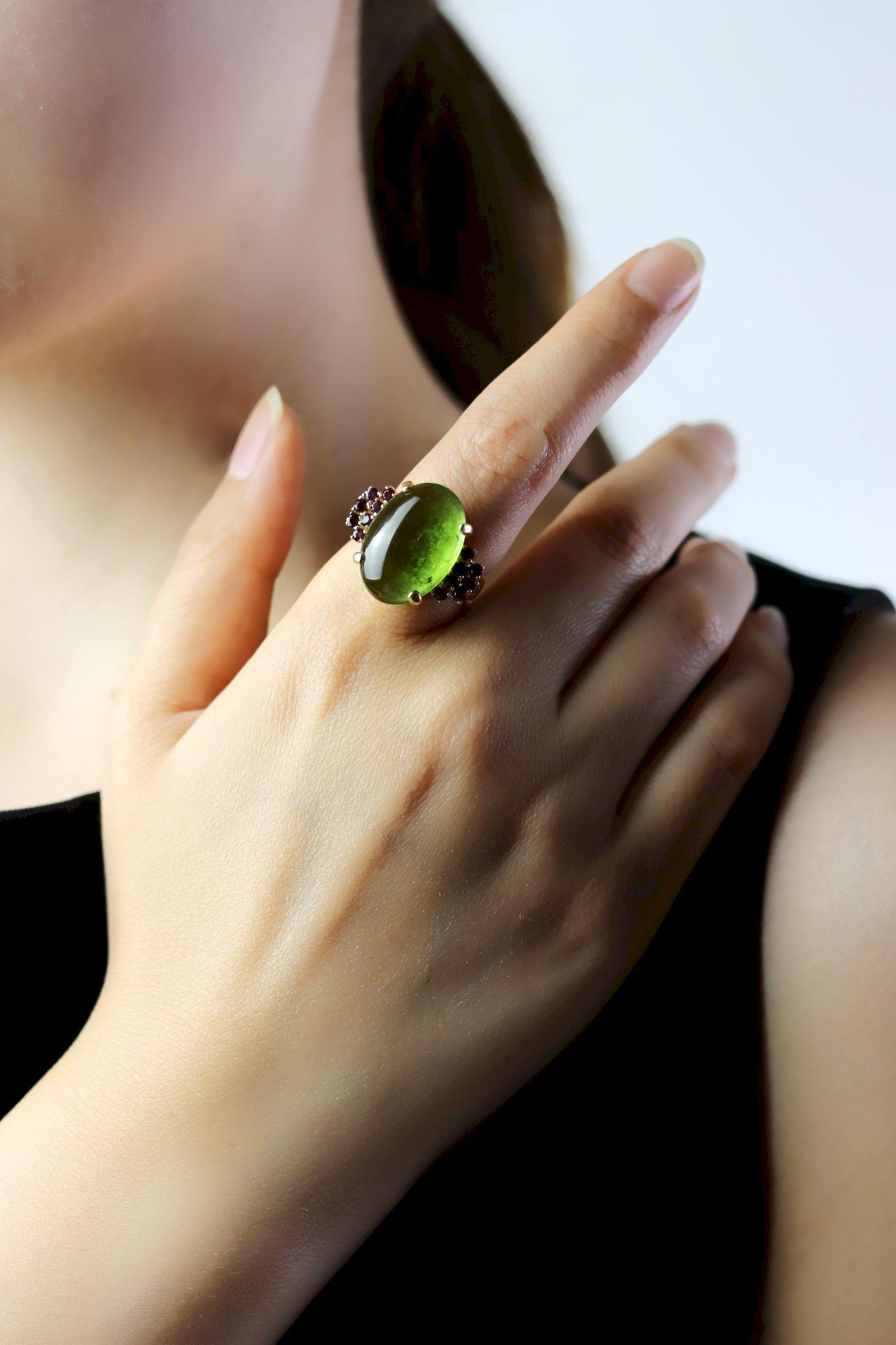 Cabochon Vintage 14KT Gold Peridot Garnet Ring For Sale