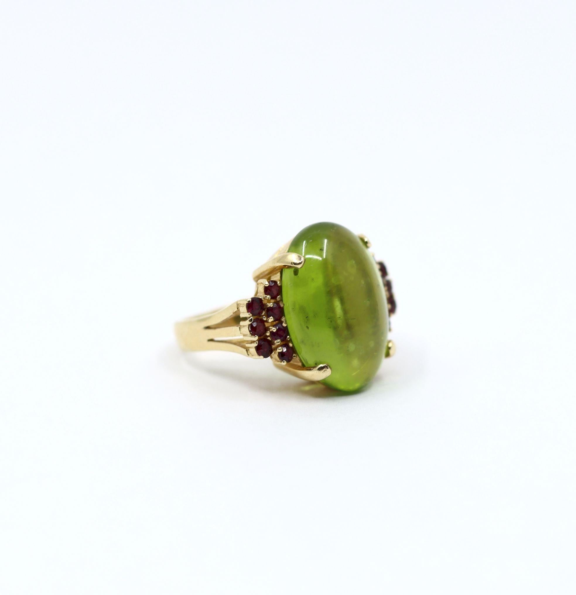Vintage 14KT Gold Peridot Garnet Ring In Good Condition For Sale In Flushing, NY