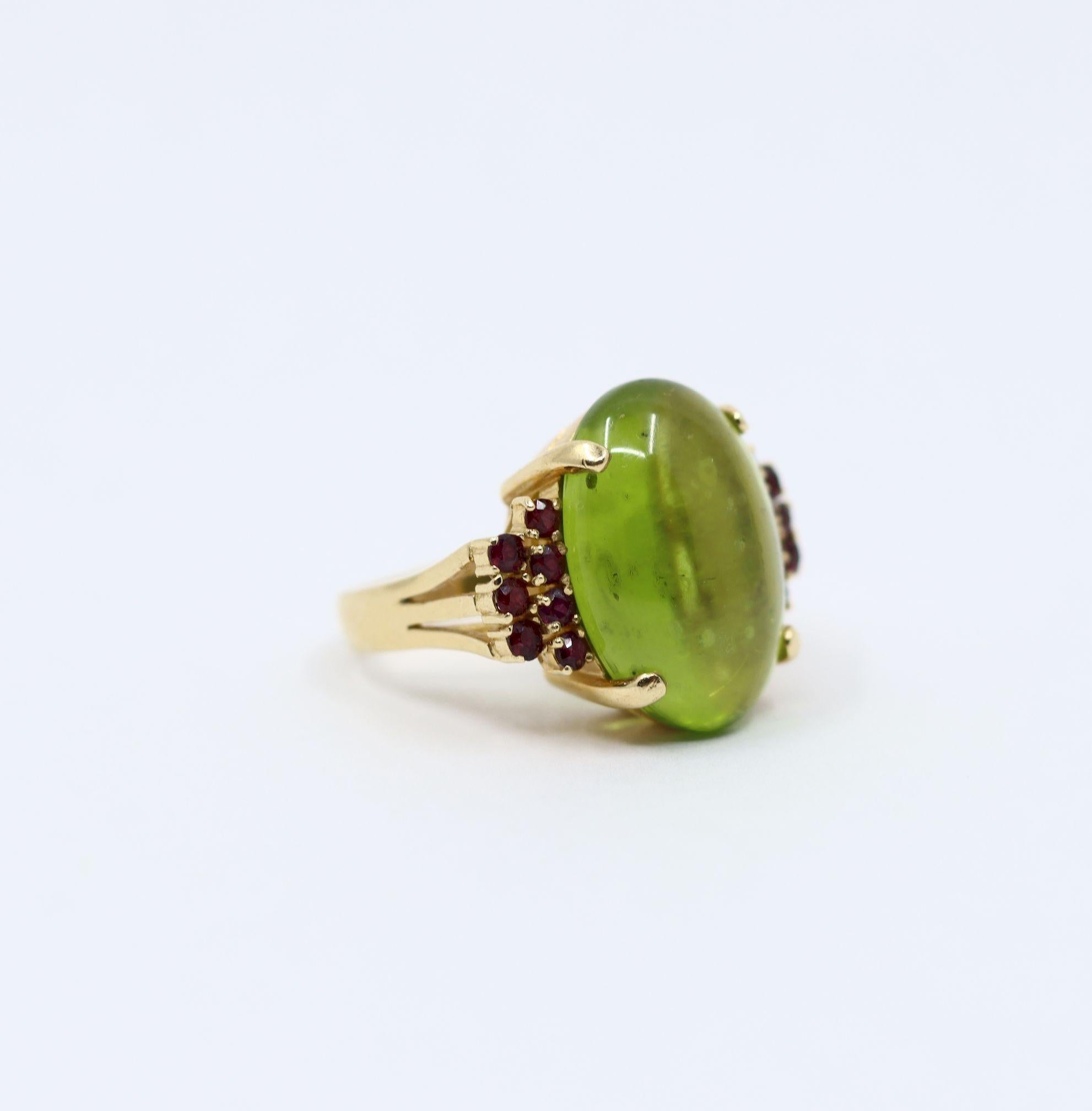 Women's Vintage 14KT Gold Peridot Garnet Ring For Sale