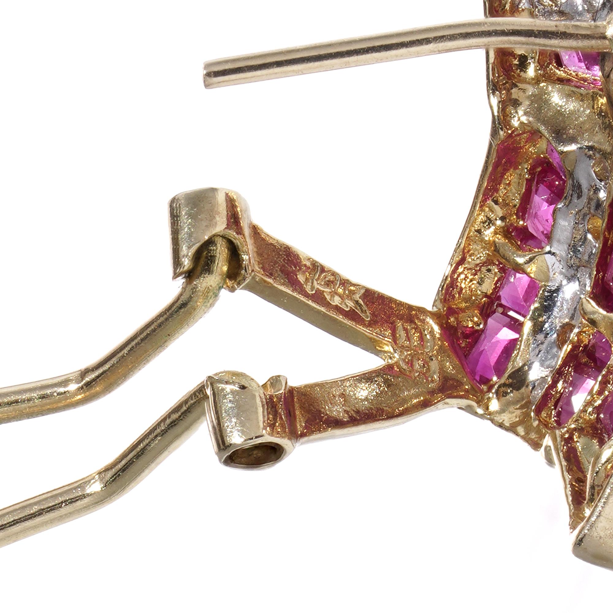 Geometrischer Clip aus 14 Karat Gold mit Rubin und Diamanten im geometrischen Design  - an Ohrringen im Angebot 3