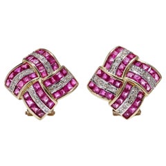 Broche vintage de oro de 14 quilates con diseño geométrico de rubíes y diamantes  - en pendientes