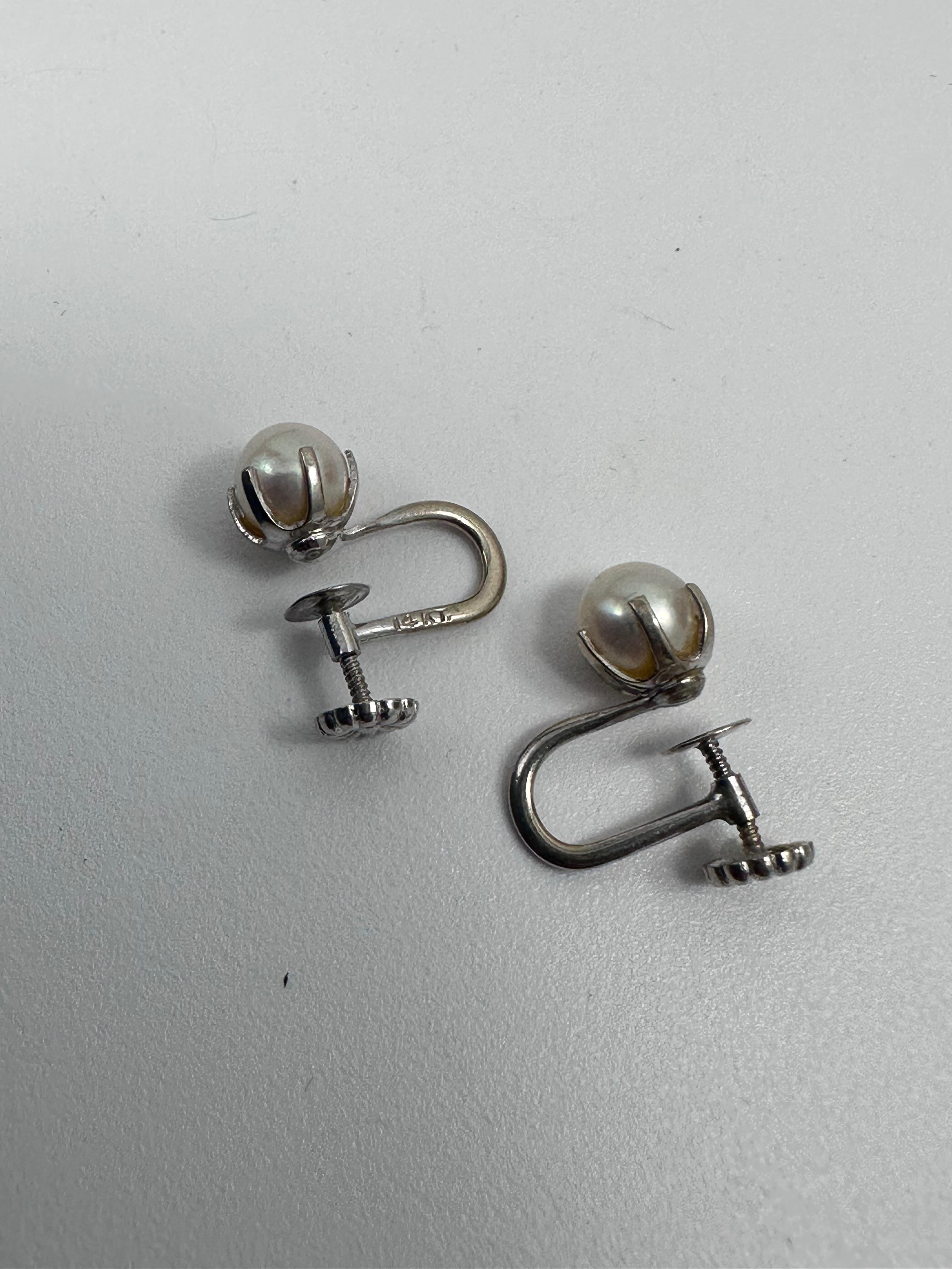 Round Cut Vintage 14kt White Gold 6mm Pearl Screw Back Earrings