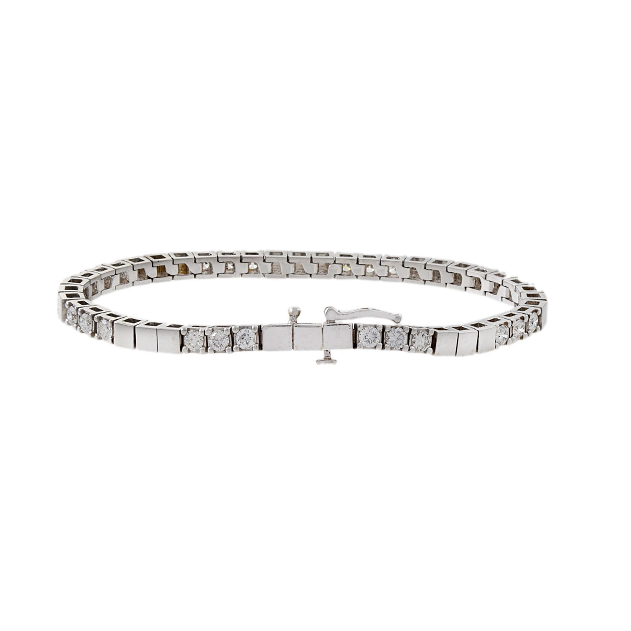 Vintage 14KT White Gold Alternation Diamond Bracelet In New Condition In New York, NY