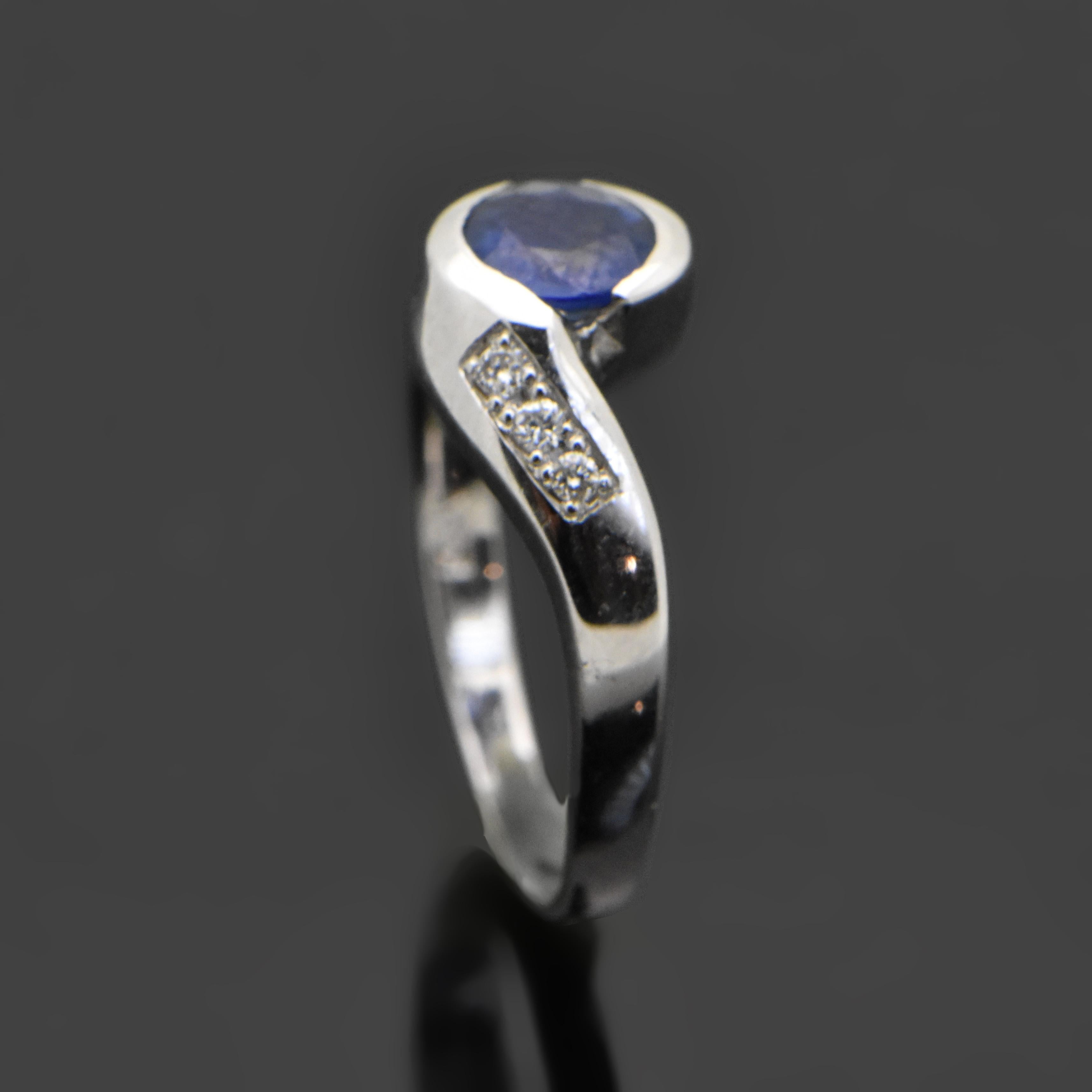 Round Cut Vintage 14 Karat White Gold Blue Sapphire and Diamonds Ring For Sale