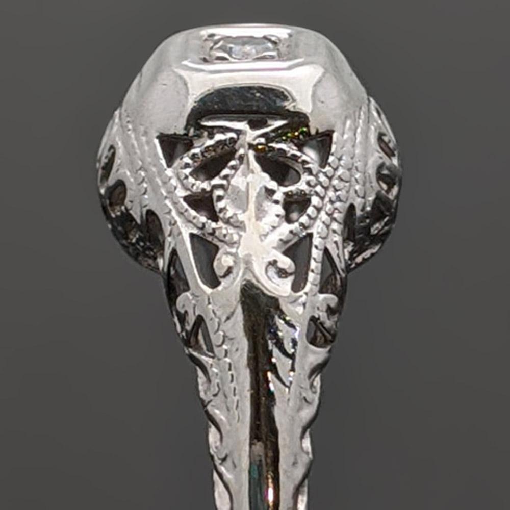 Vintage 14 Karat White Gold Diamond Ring Art Deco In Excellent Condition For Sale In Los Angeles, CA