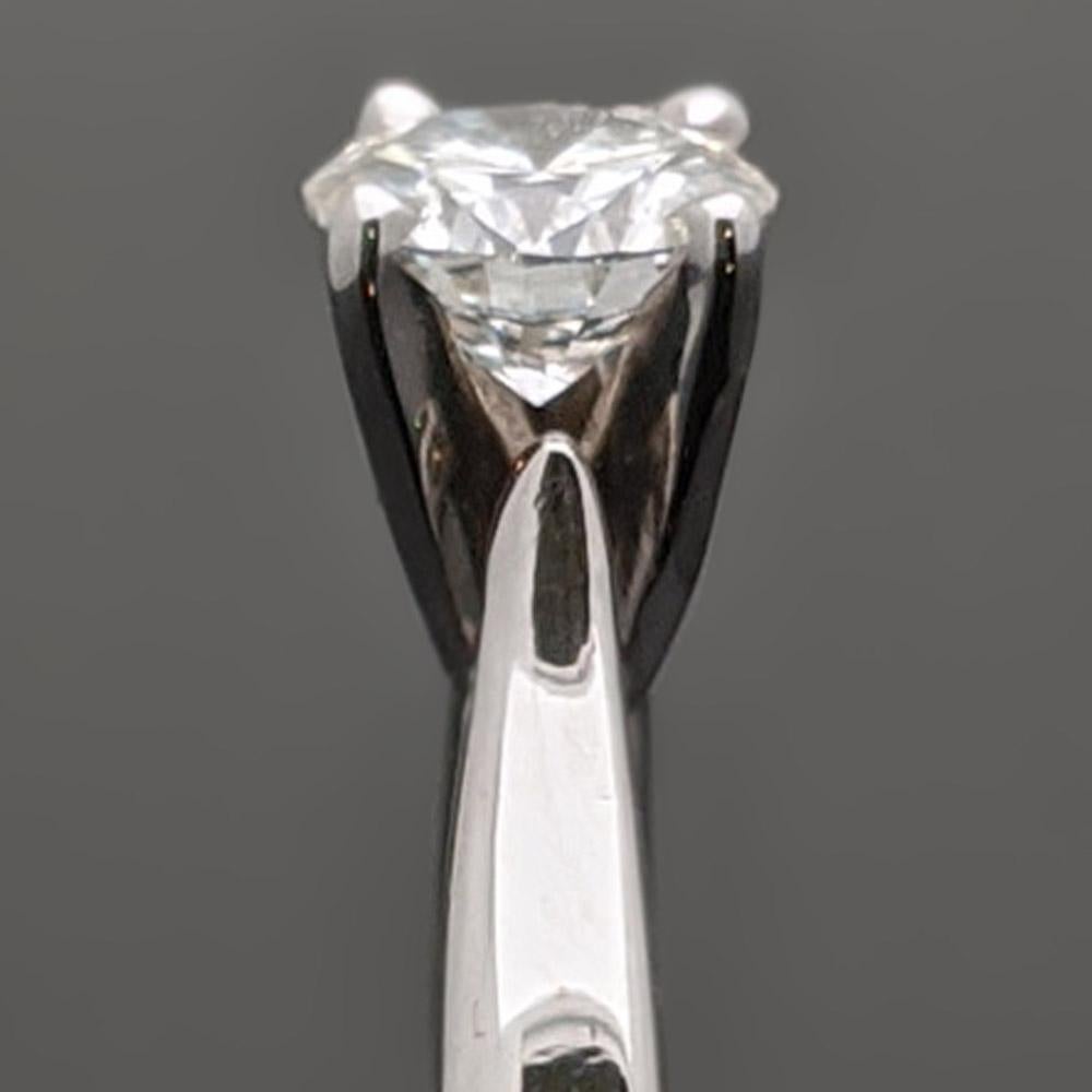 Vintage 14 Karat White Gold Diamond Solitaire Ring In Excellent Condition For Sale In Los Angeles, CA