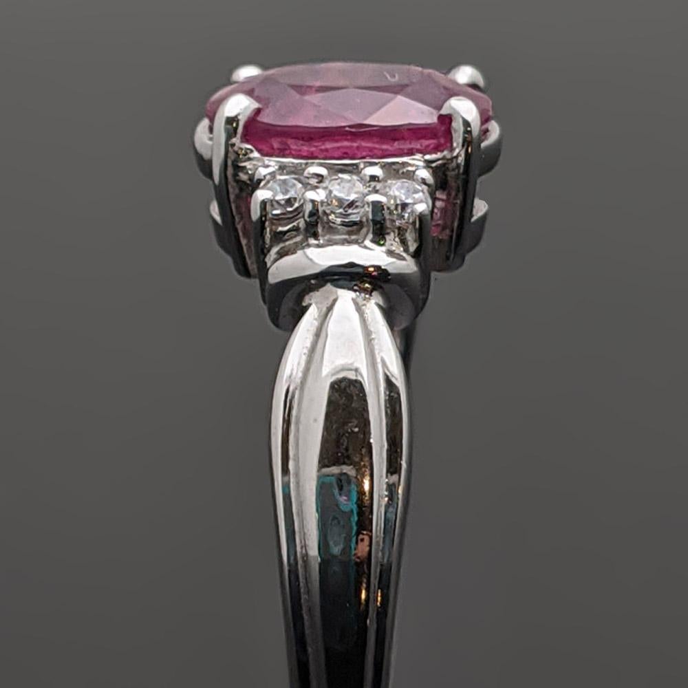 Vintage 14 Karat White Gold Pink Sapphire and Diamonds Ring In Excellent Condition For Sale In Los Angeles, CA