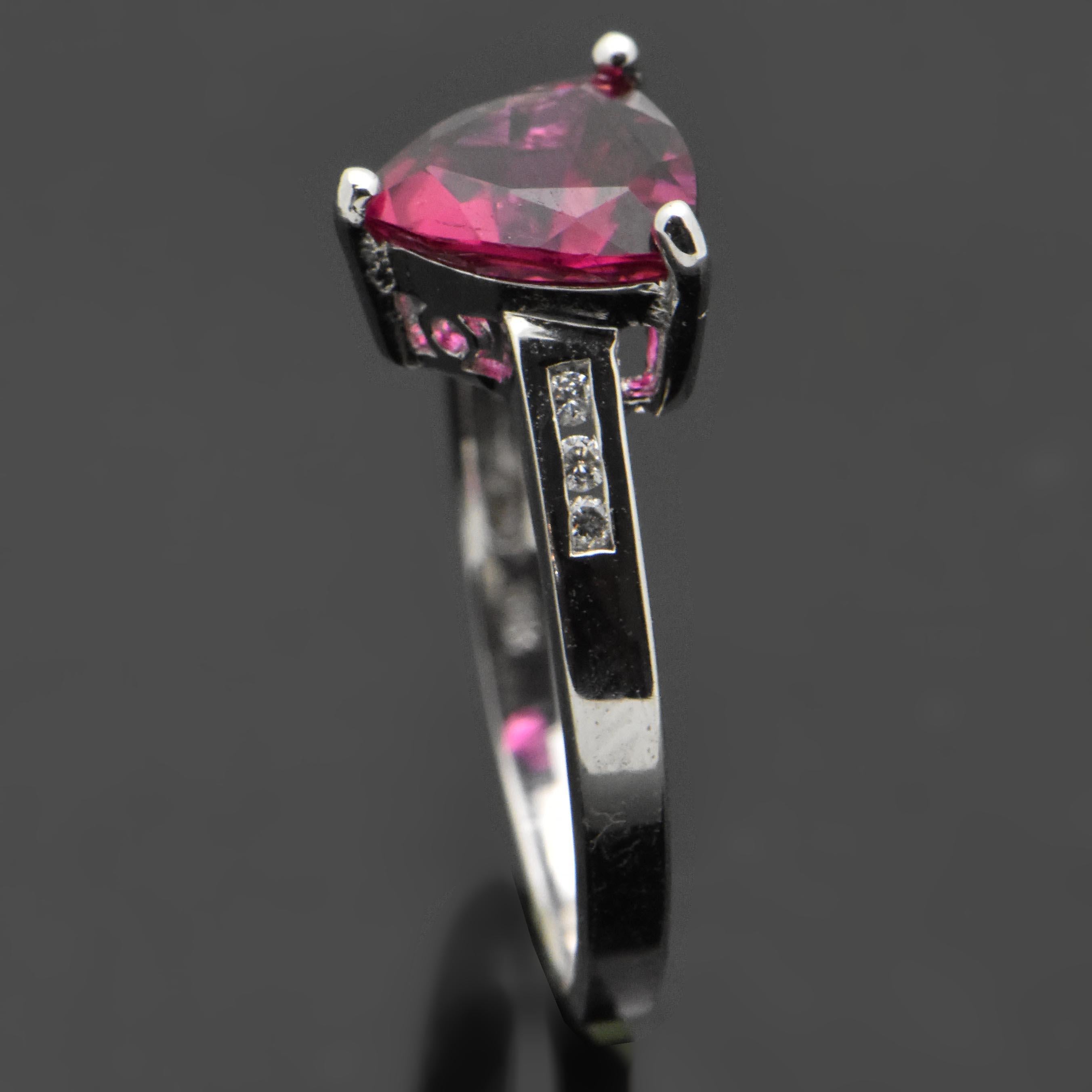 Vintage 14 Karat White Gold with Tourmaline and Diamond Ring In Excellent Condition For Sale In Los Angeles, CA