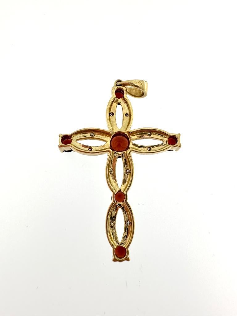 Kreuz aus 14 Karat Gelb- und Weißgold mit Granaten und Diamanten im Zustand „Gut“ in Esch sur Alzette, Esch-sur-Alzette