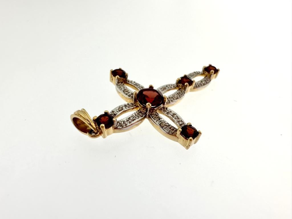 Kreuz aus 14 Karat Gelb- und Weißgold mit Granaten und Diamanten für Damen oder Herren