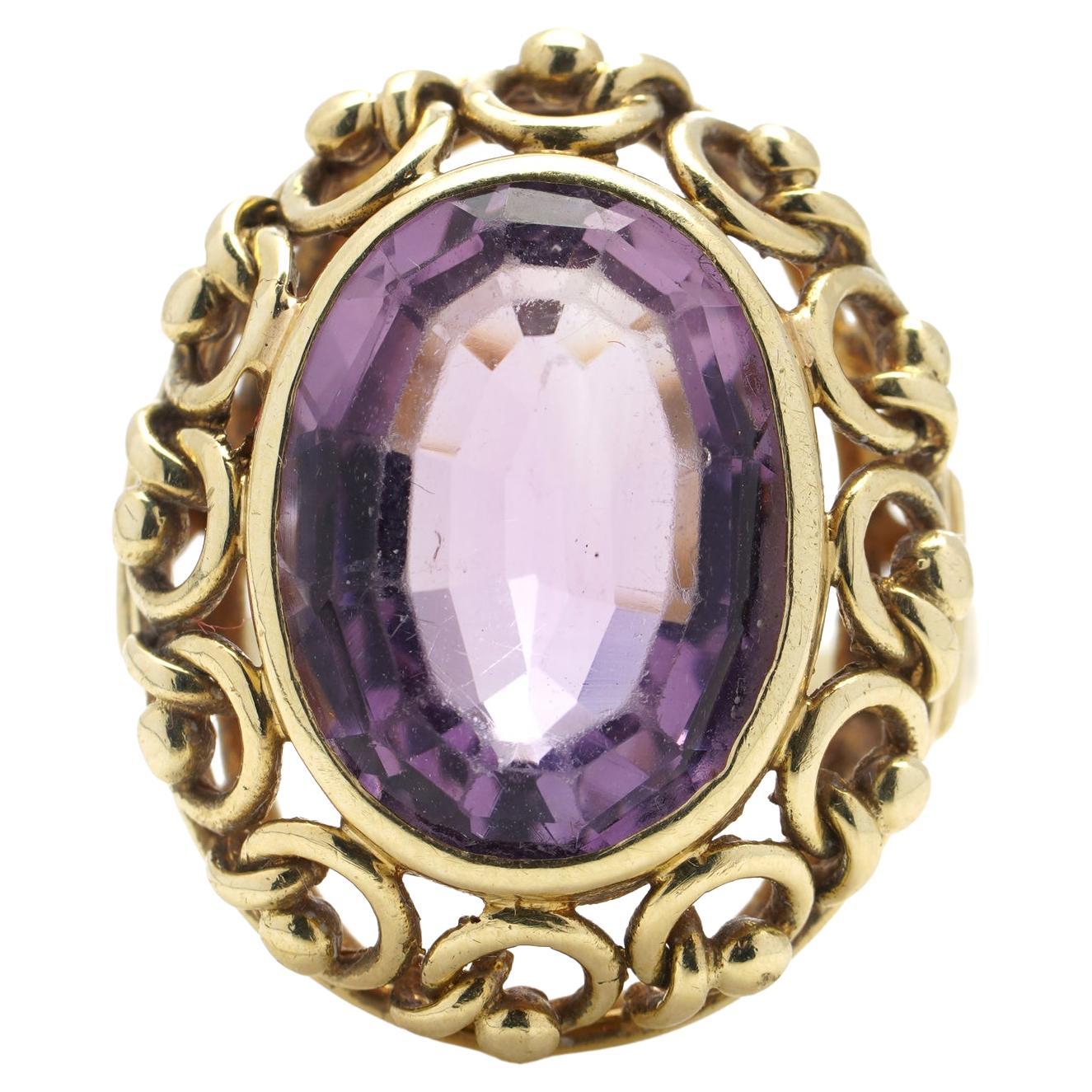 Oval Cut Vintage 14 Karat Yellow Gold 6.30 Carats Amethyst Ladies Ring For Sale