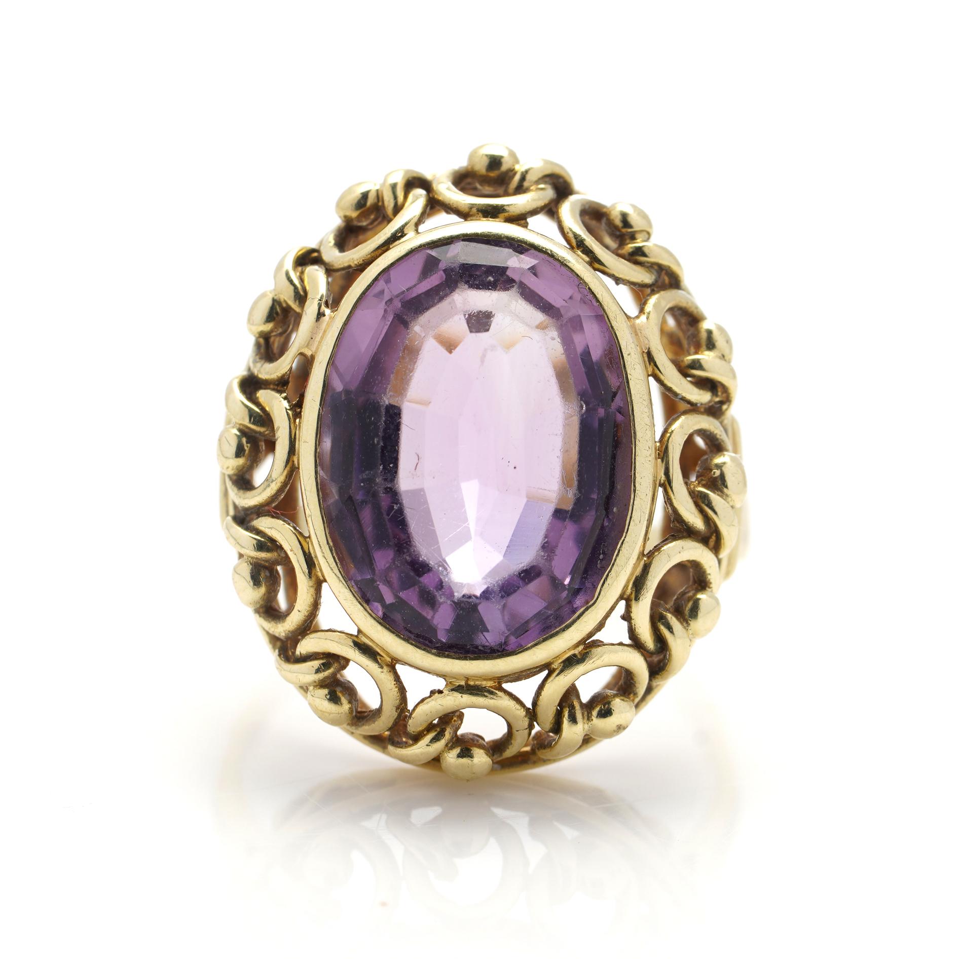 Vintage 14 Karat Yellow Gold 6.30 Carats Amethyst Ladies Ring In Good Condition For Sale In Braintree, GB