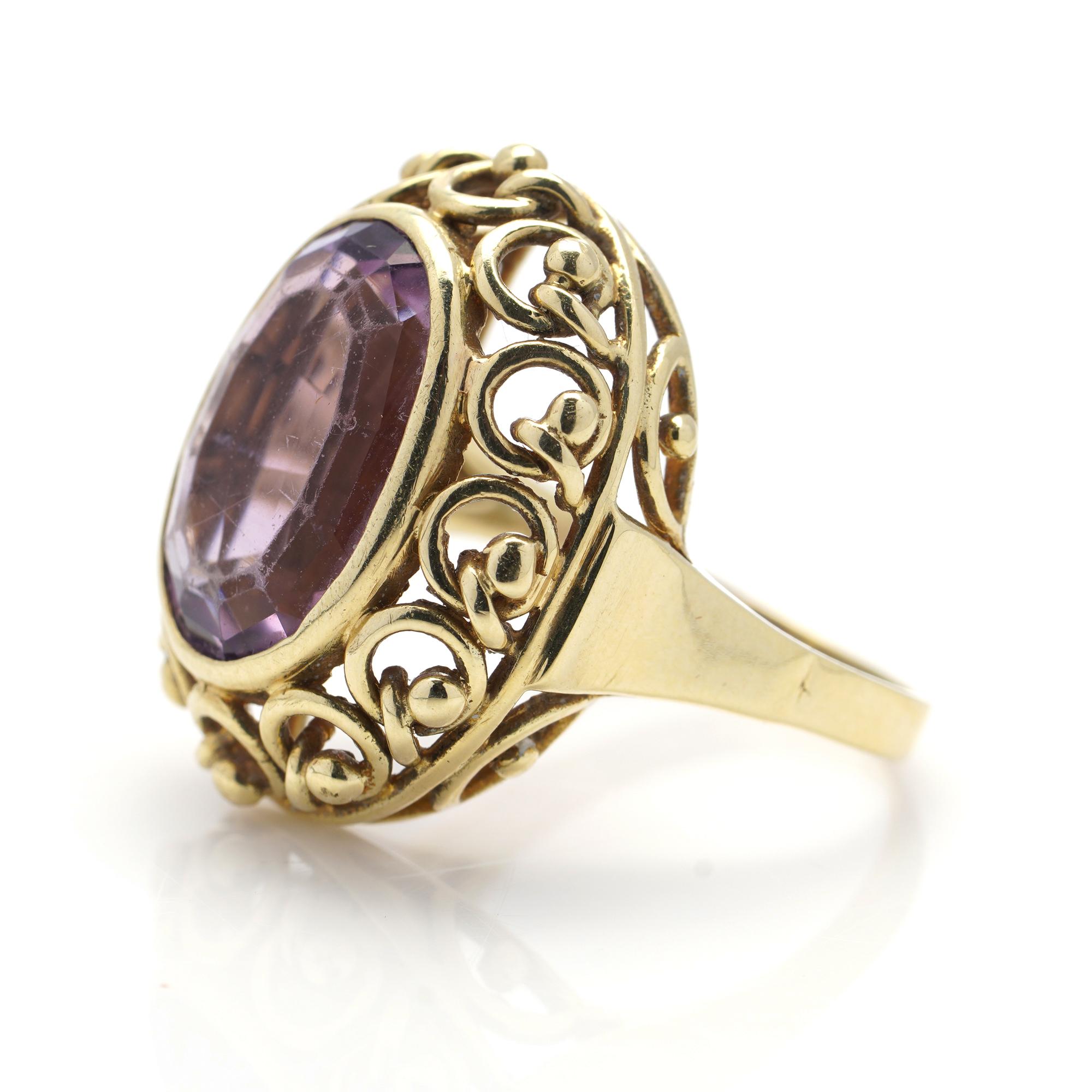 Women's Vintage 14 Karat Yellow Gold 6.30 Carats Amethyst Ladies Ring For Sale